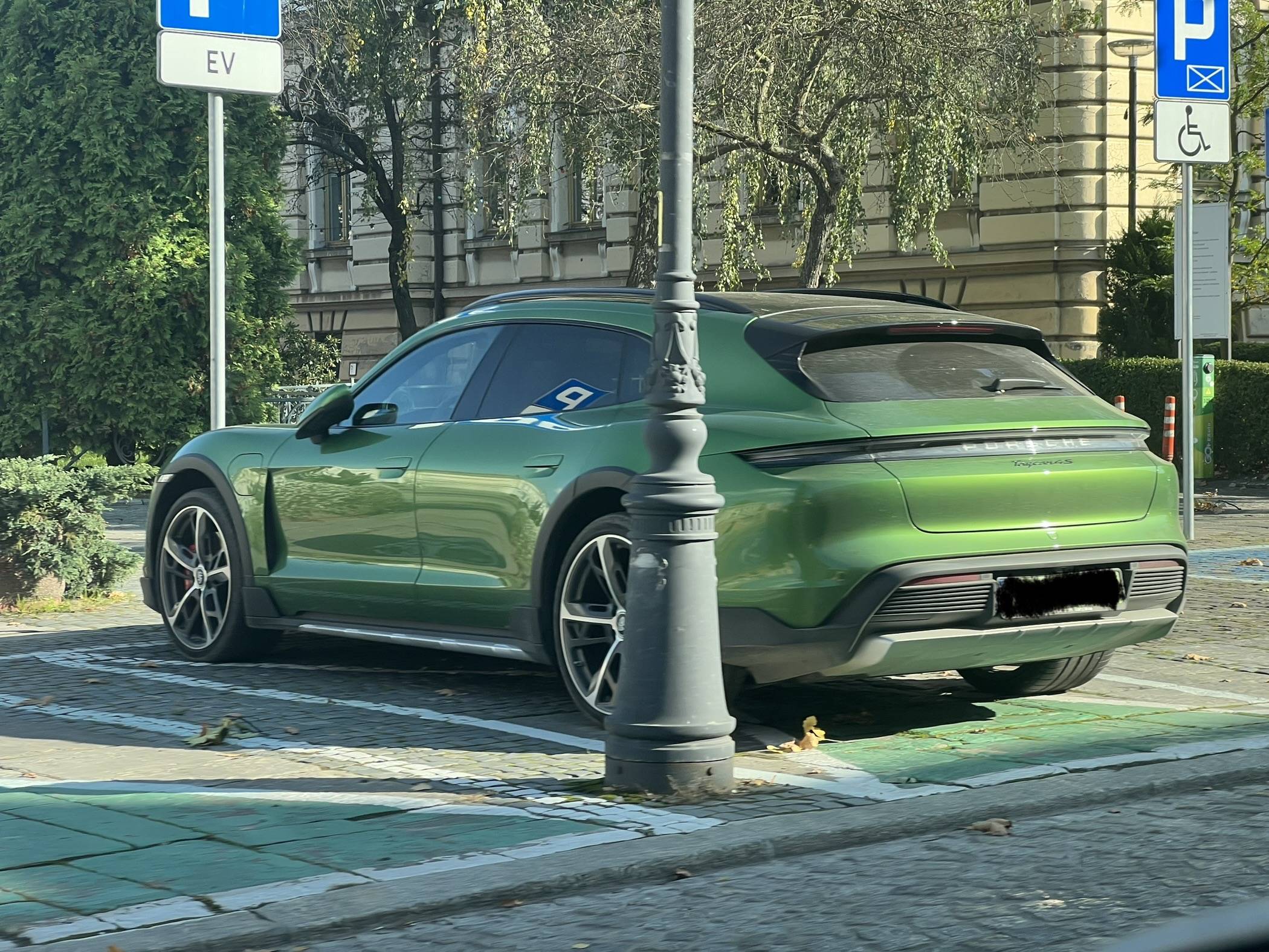 Porsche Taycan MAMBA GREEN Taycan Club IMG_6261