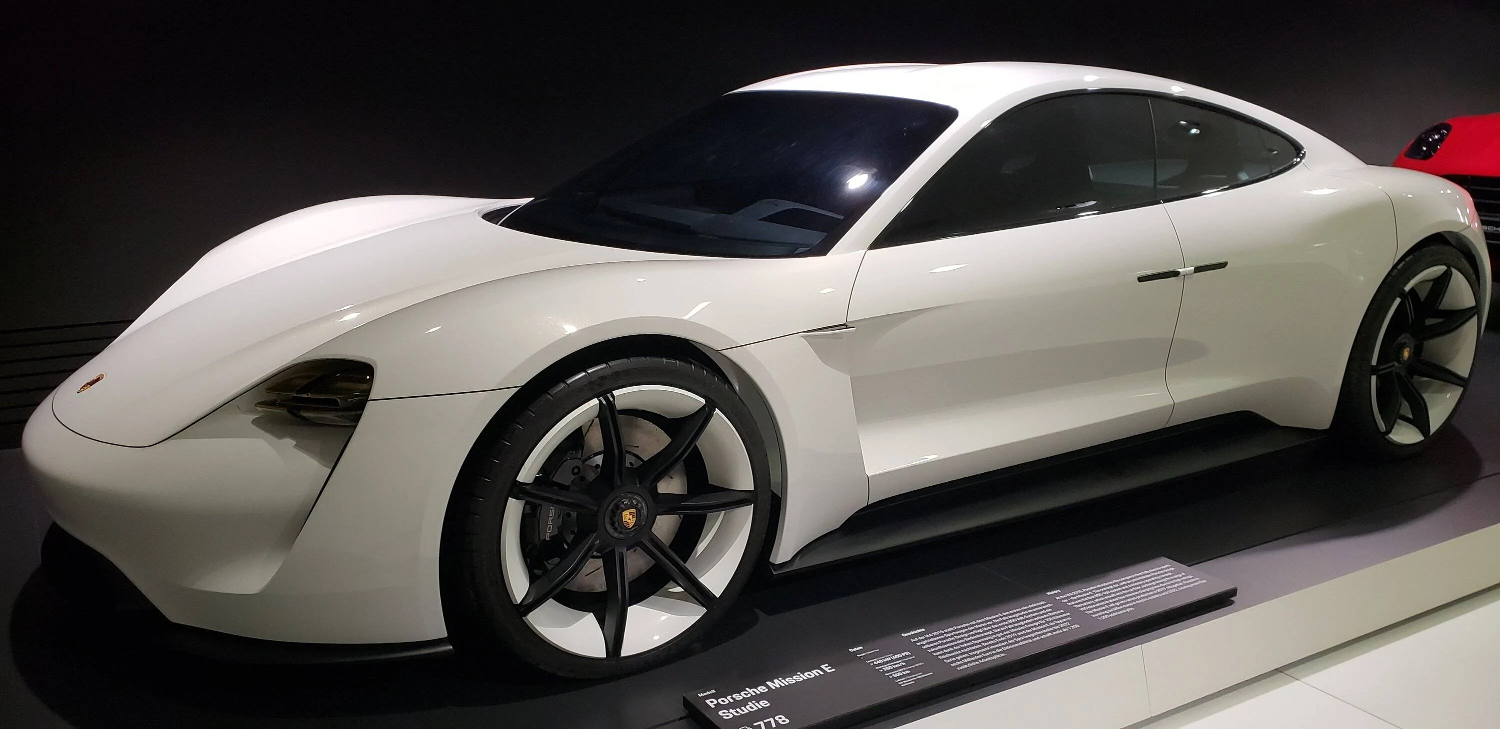 Porsche Taycan Cutaway of Taycan rear motor at Porsche Museum 20190618_152726