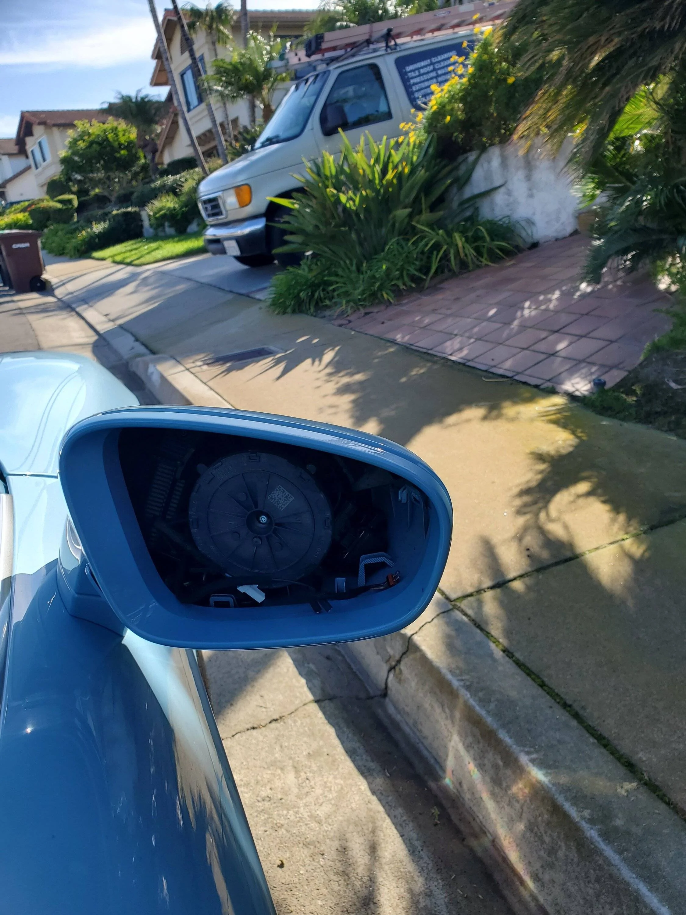 Porsche Taycan Passenger side mirror popped and gone! 20231017_095111