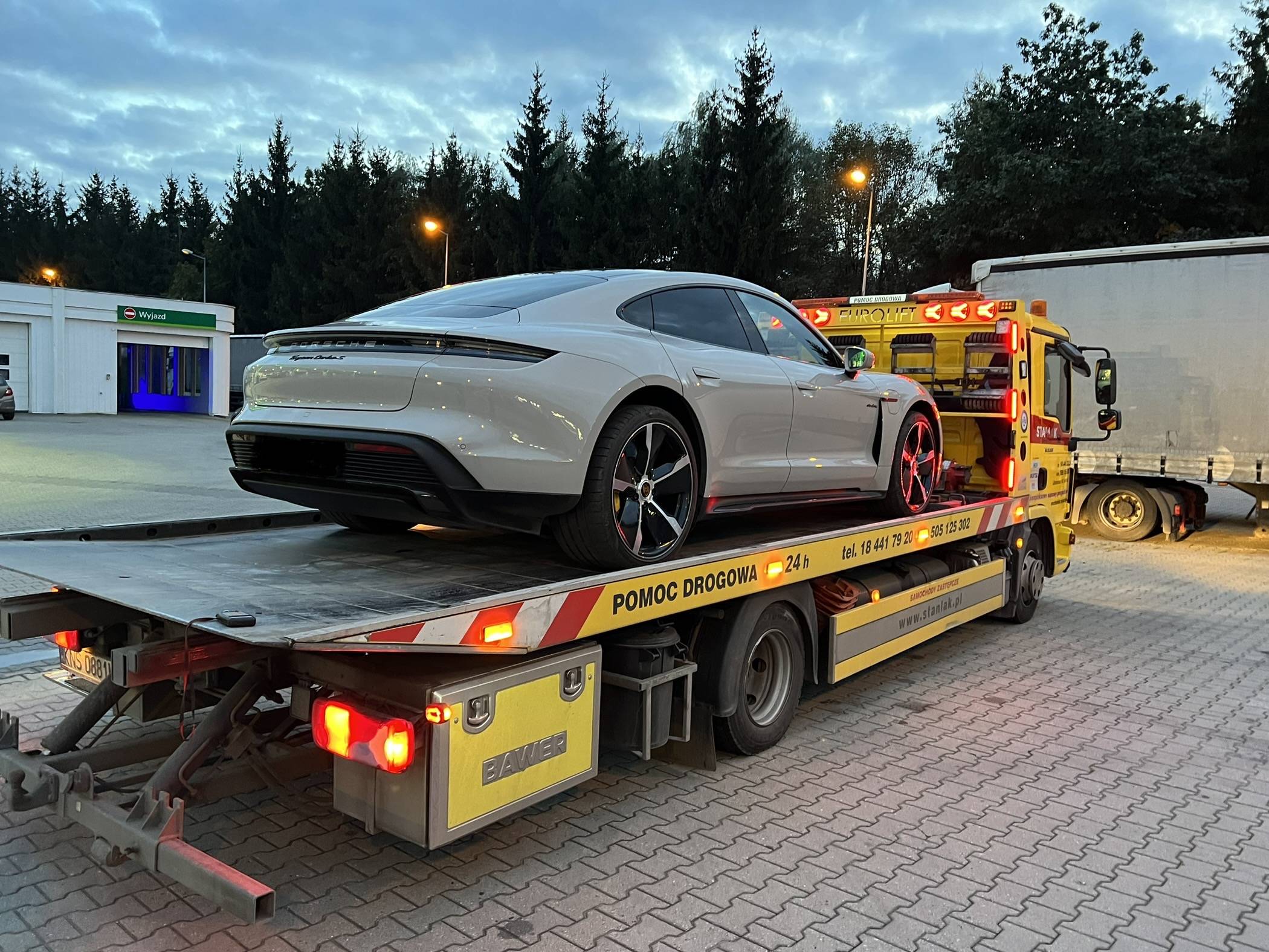 Porsche Taycan "Charging not possible" error IMG_6284