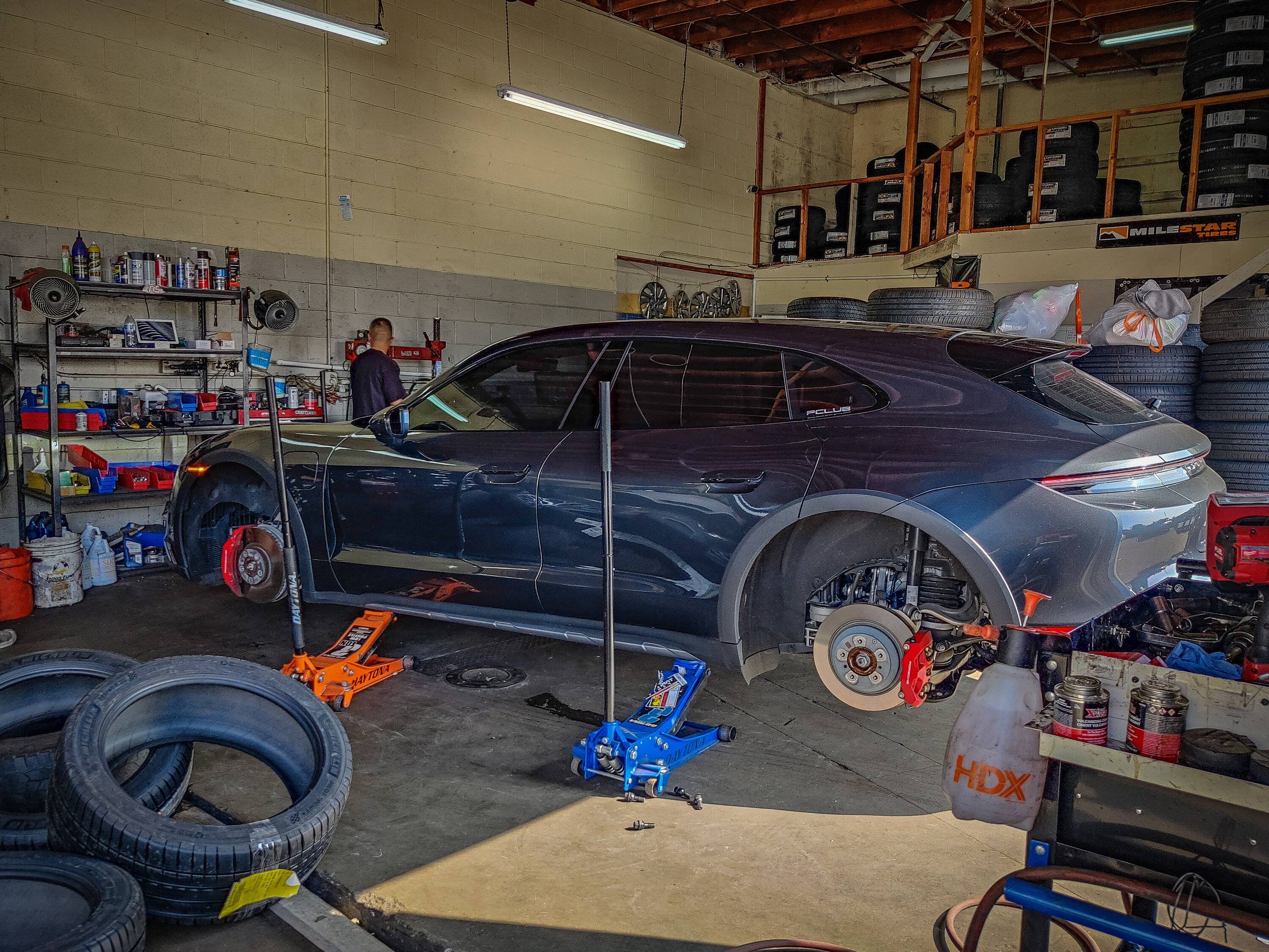 Porsche Taycan Rear window vandalized (pics) PSX_20231018_141059
