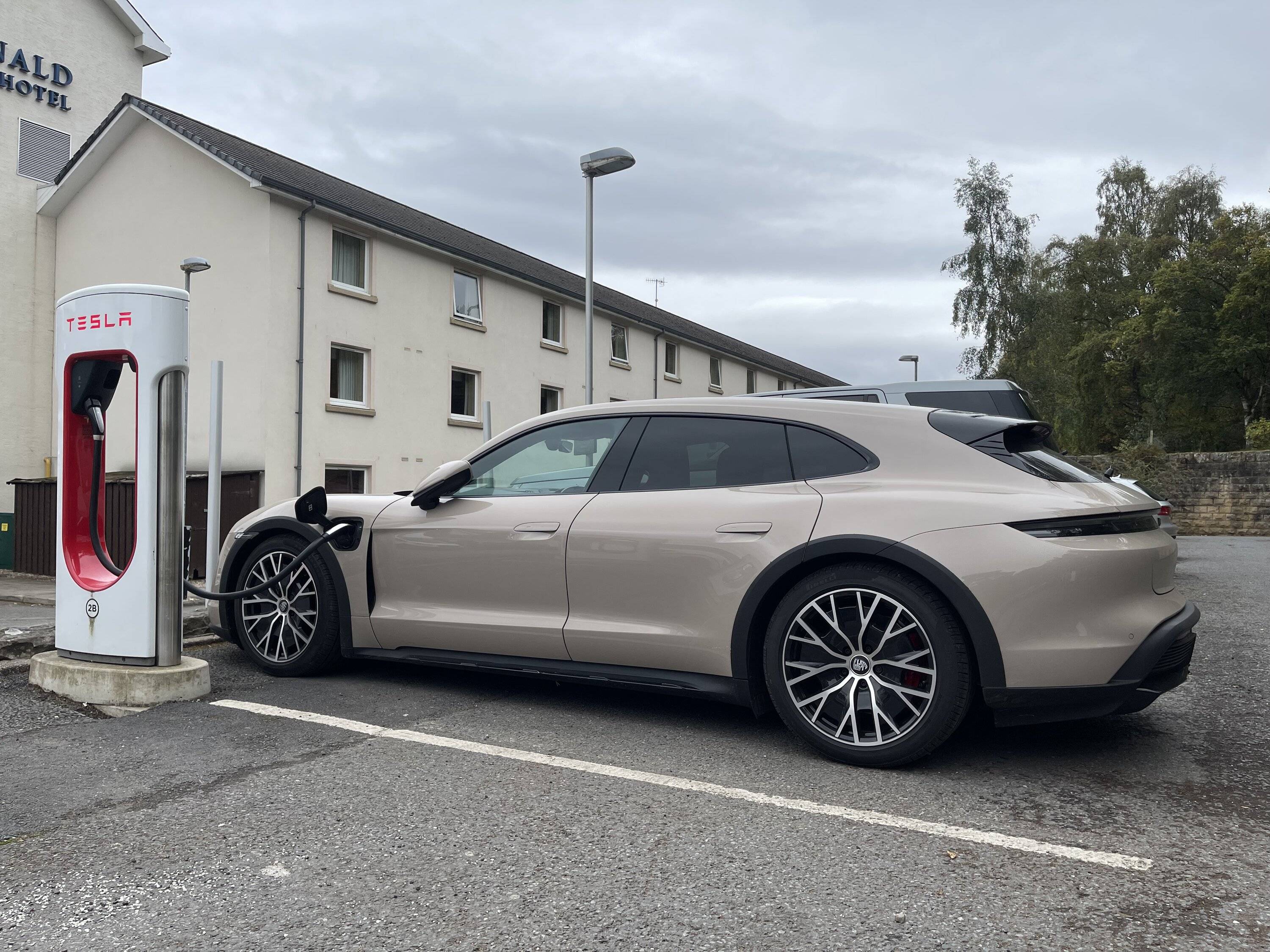 Porsche Taycan Open to non-Tesla Superchargers (UK) IMG_5597