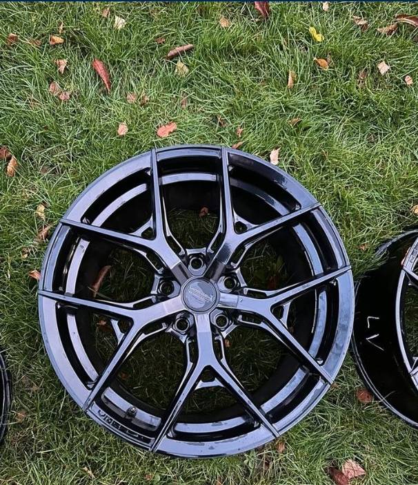 Porsche Taycan Vossen HF5 on Turbo S - fitment question! Pls help Screenshot_20231022_201652_2dehands