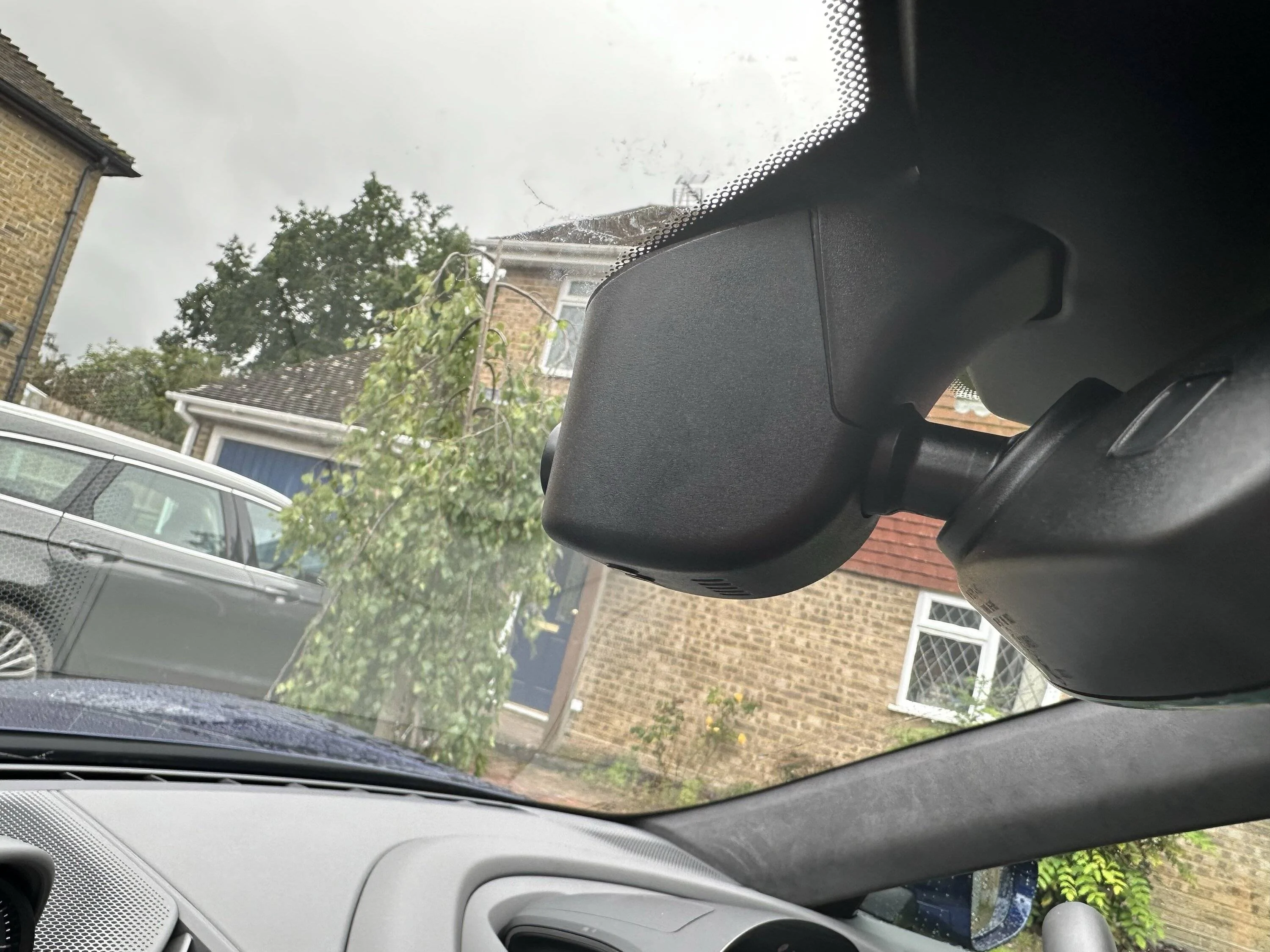Porsche Taycan Dash Cam-what's everyone using? fitcamx