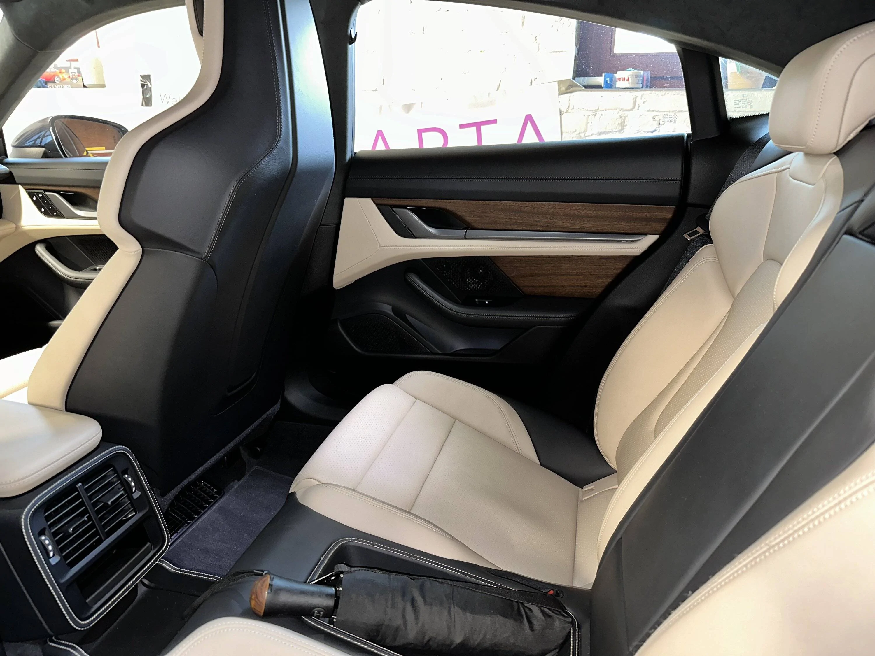 Porsche Taycan Back seats 2+1 IMG_7188