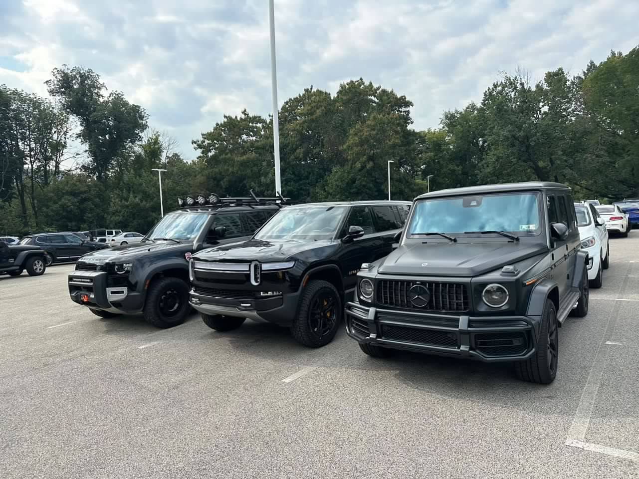 Porsche Taycan Taycan vs Rivian R1S BCF5DDEE-D6D0-4695-80B5-784368D2E0E3
