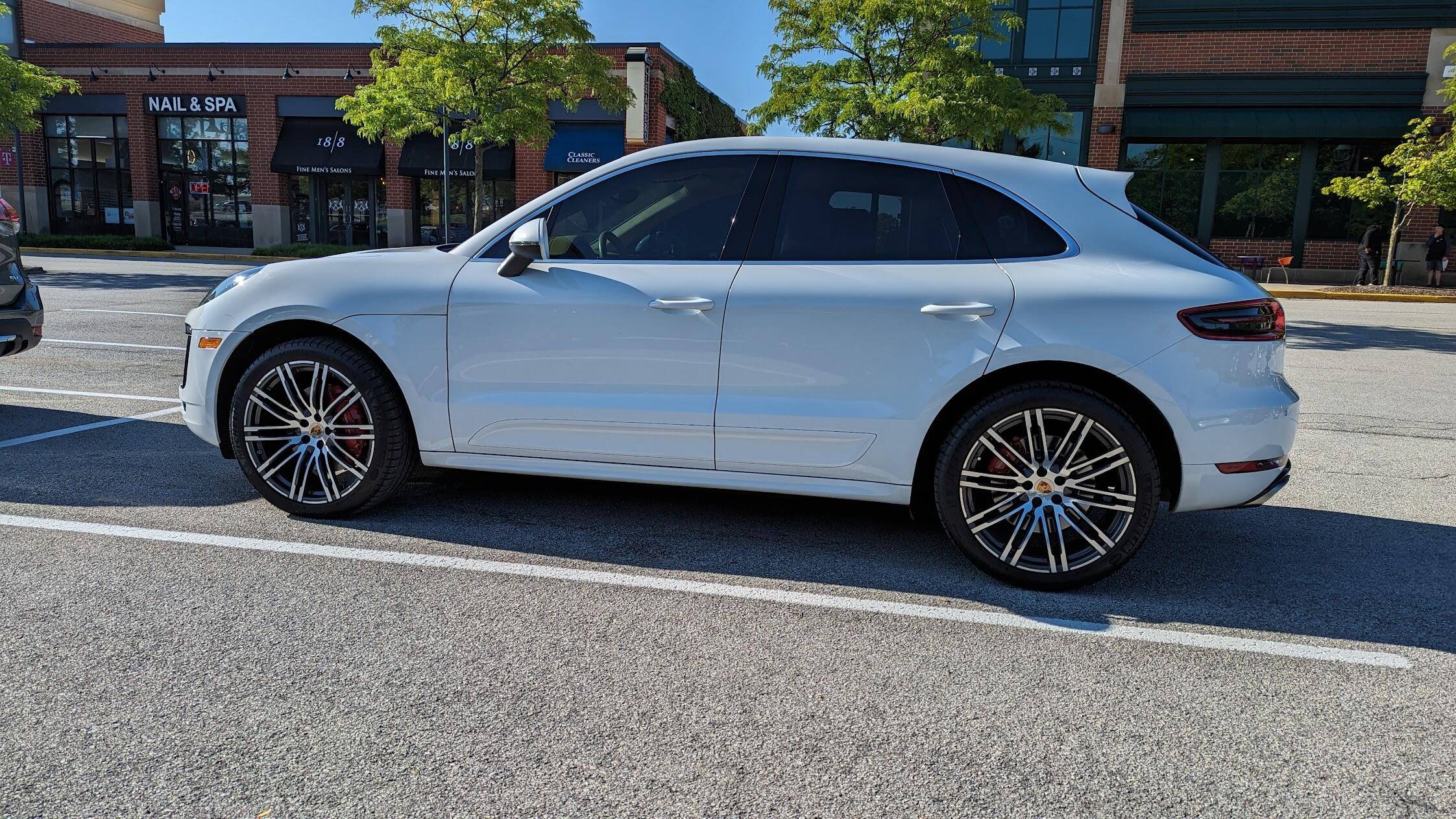 Porsche Taycan CARRARA WHITE Taycan Club 1700482293607