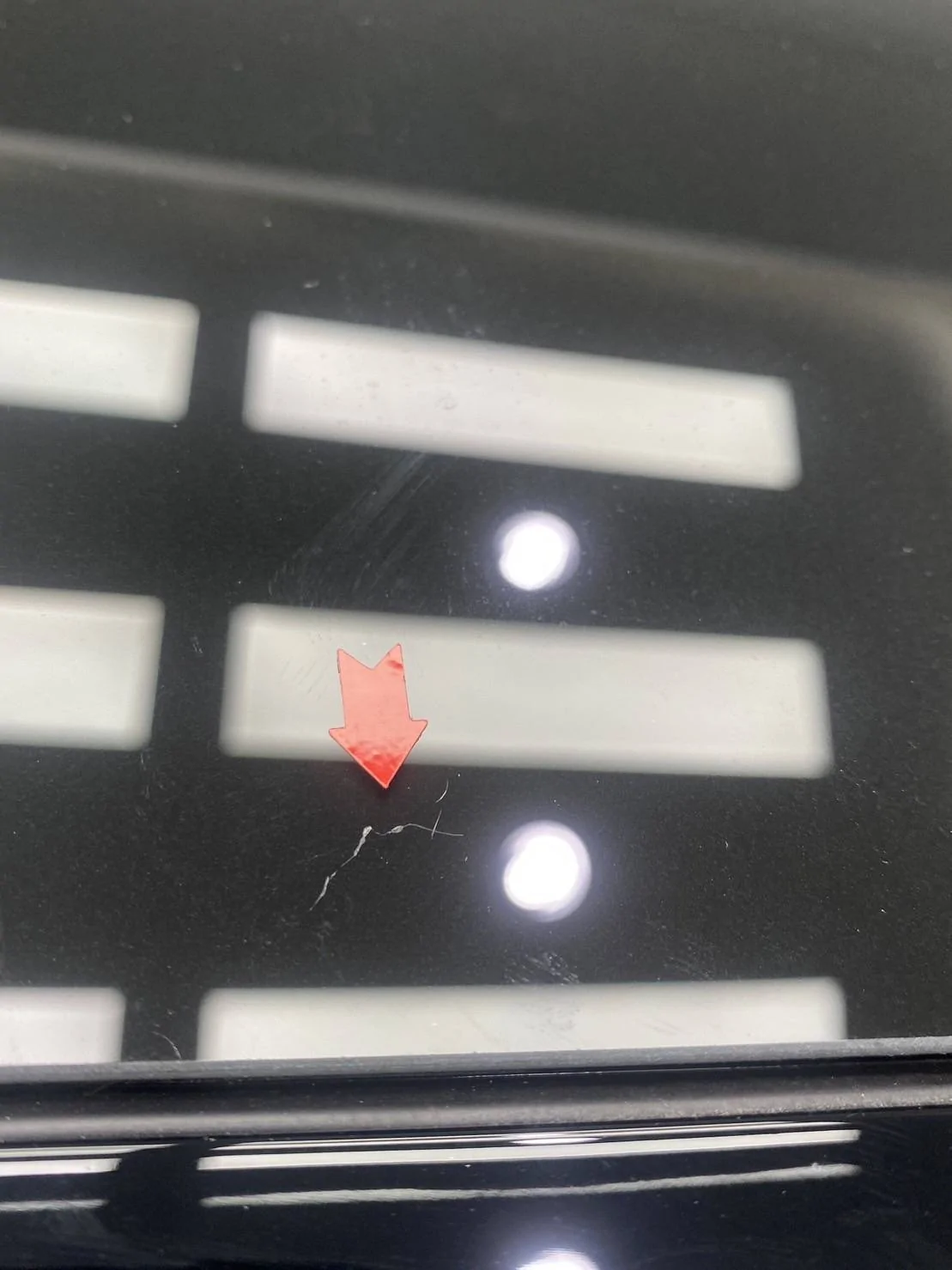 Porsche Taycan Scratch in the sunroof question A4F8A084-CD79-49FF-9869-30C05062D588