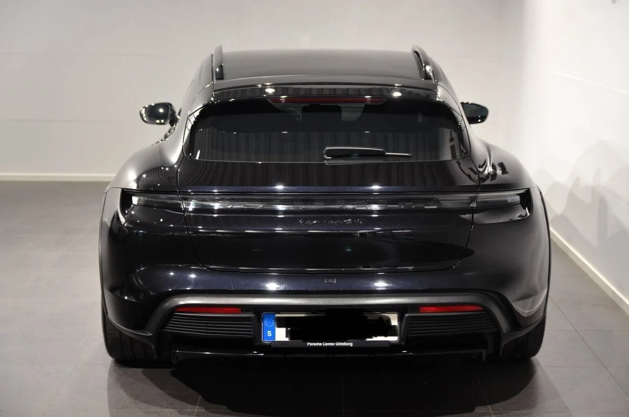 Porsche Taycan BLACK / JET BLACK Taycan Club IMG_1953