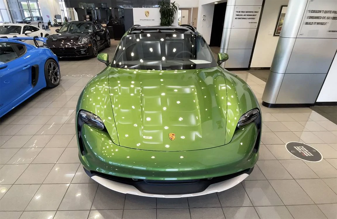 Porsche Taycan Showoff Your Taycan pipa_showroom