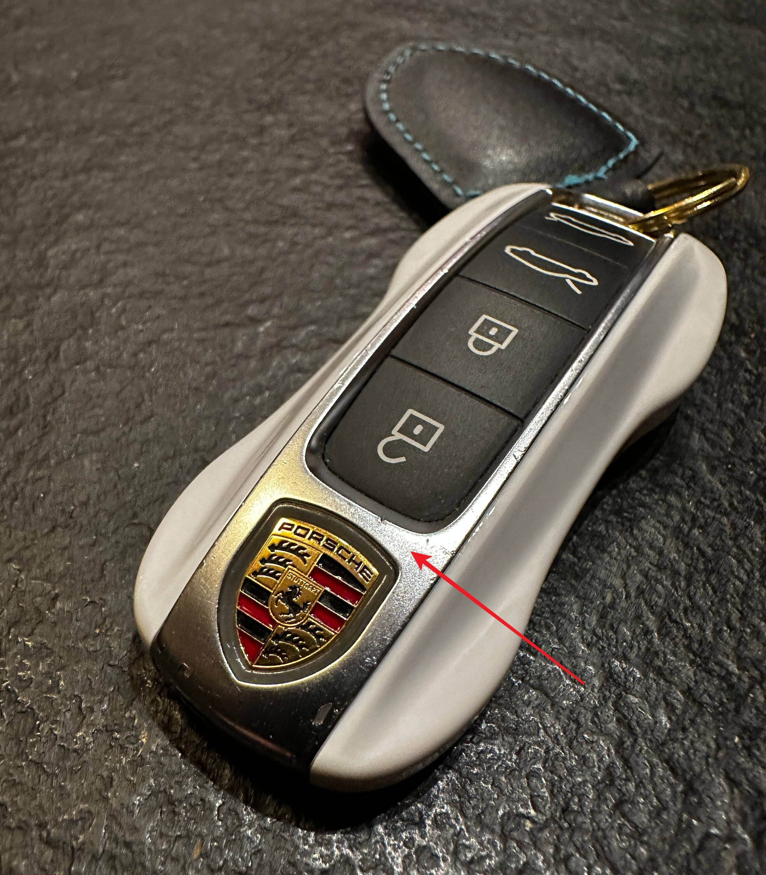 Porsche Taycan Key Fob middle trim replacement IMG_1344.JPG
