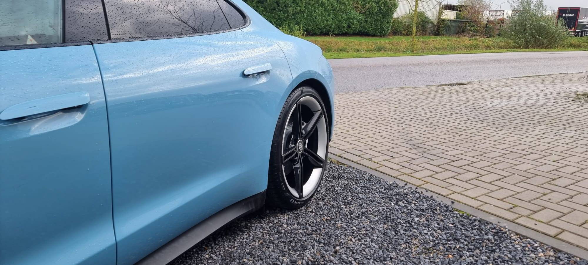 Porsche Taycan Mission E + pirelli new IMG_0465