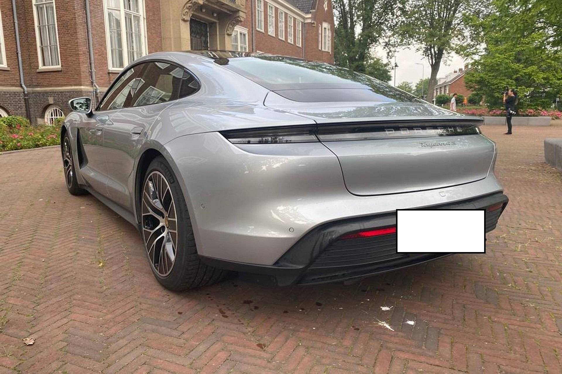 Porsche Taycan Which colour is this ? IMG_5475.JPG