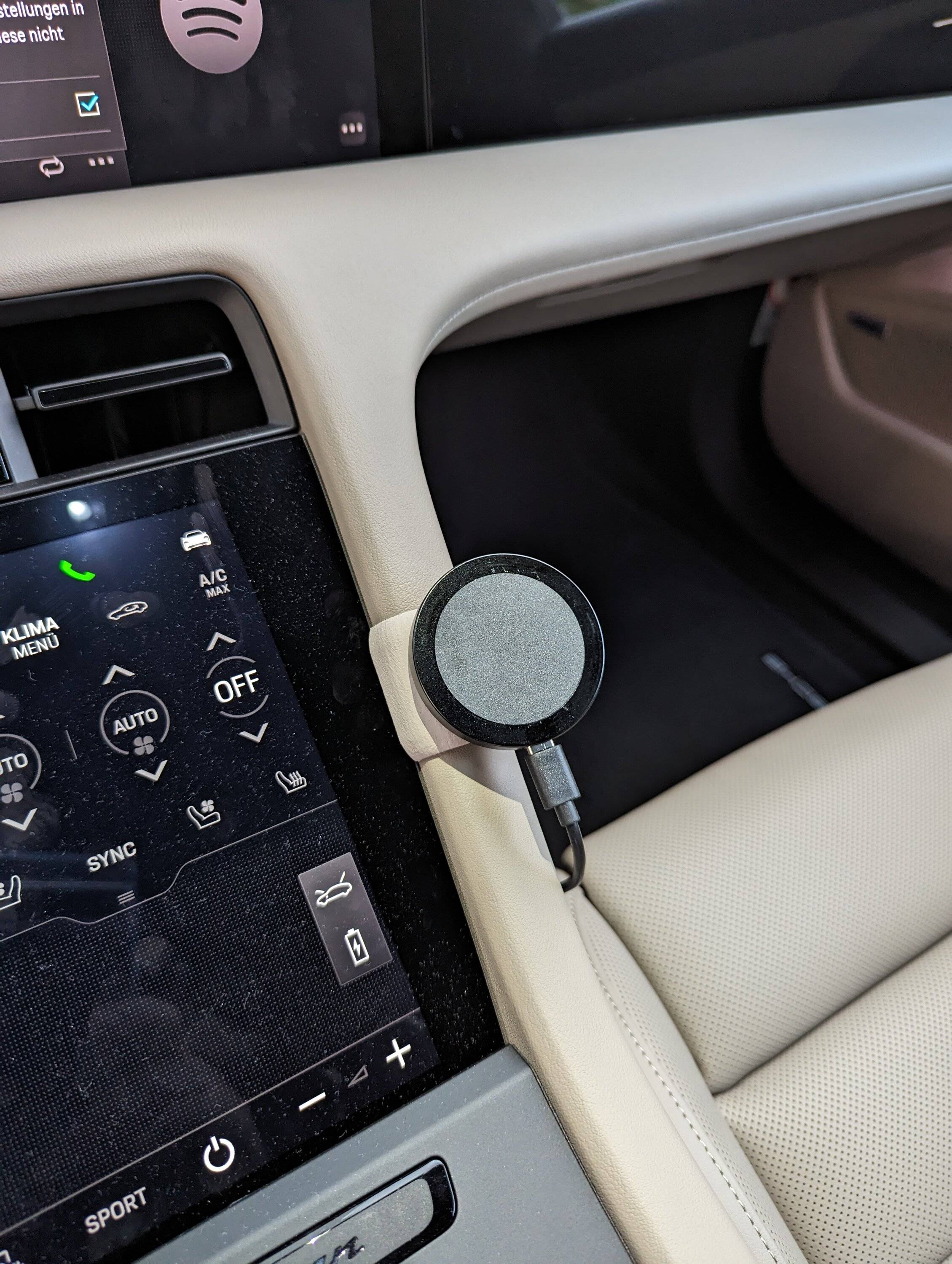Porsche Taycan 3D Printed Charger/Phone holder Update for Apple MagSafe & iSetchi (STLs included) ... PXL_20230809_183608092.MP