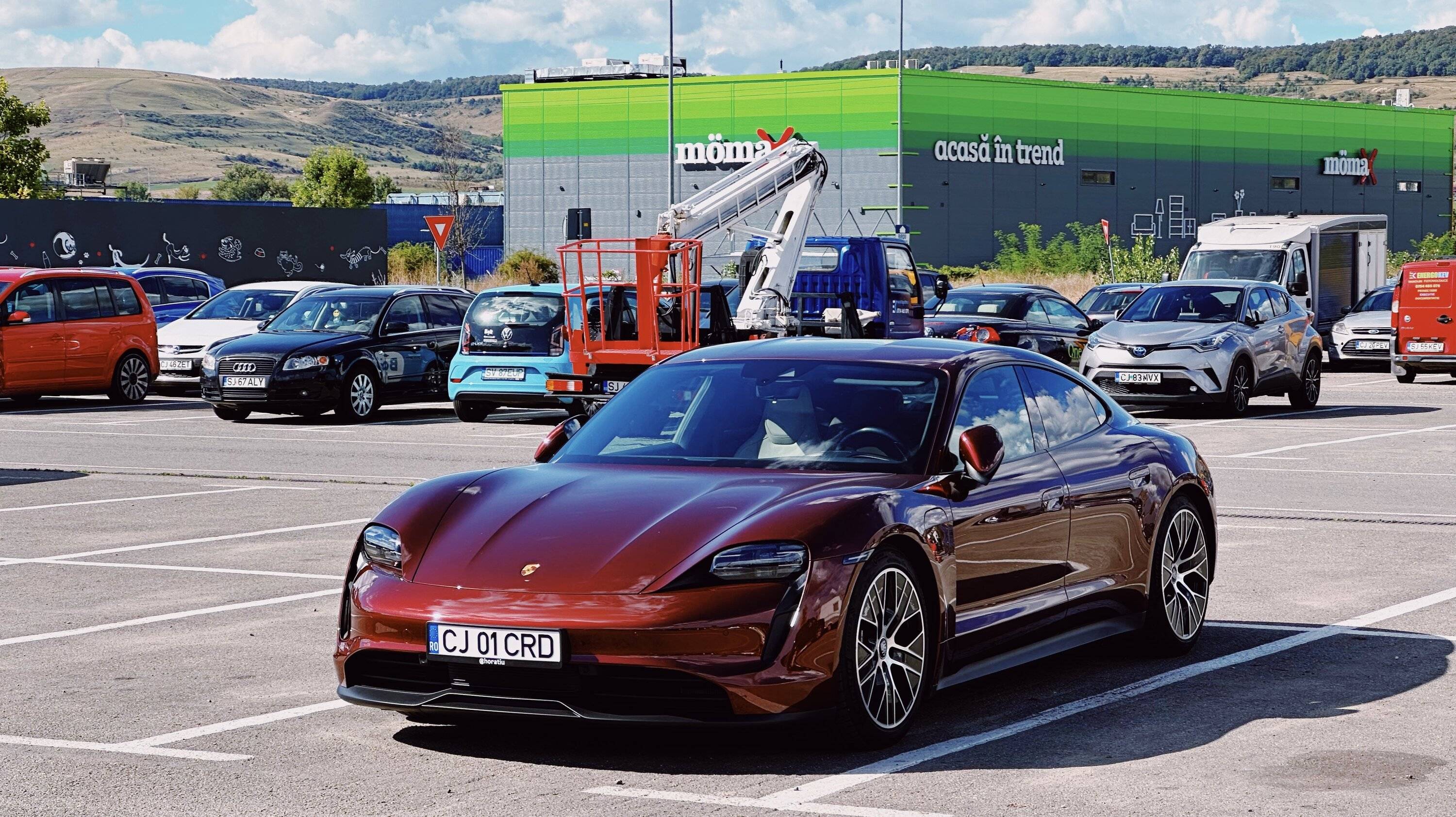 Porsche Taycan CHERRY METALLIC Taycan Club E8DE8037-9BE5-45F8-8B22-67A339C8C3E9