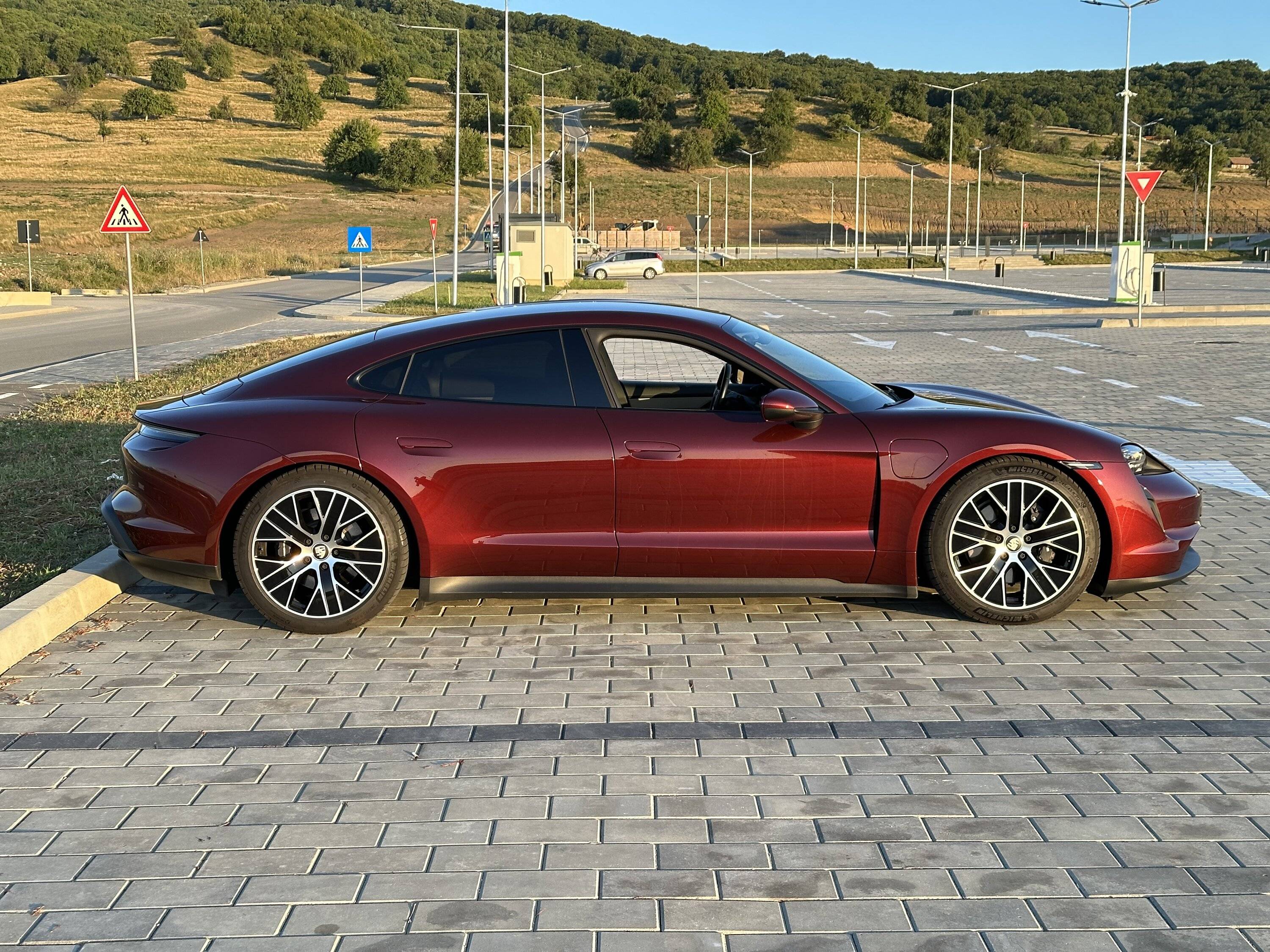 Porsche Taycan CHERRY METALLIC Taycan Club IMG_5606