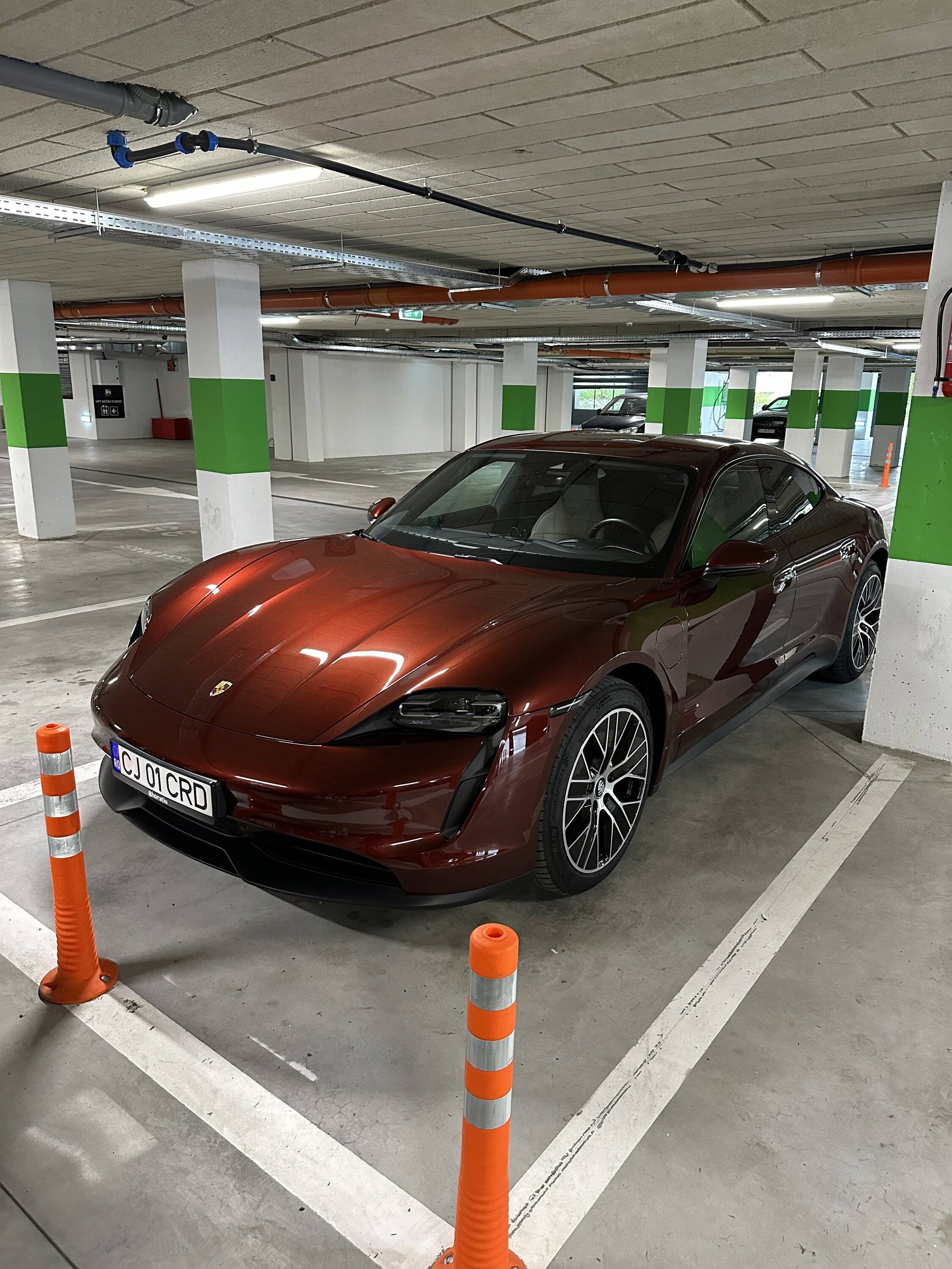 Porsche Taycan CHERRY METALLIC Taycan Club IMG_4620
