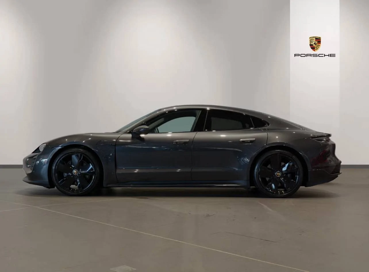 Porsche Taycan VOLCANO GREY Taycan Club IMG_2640