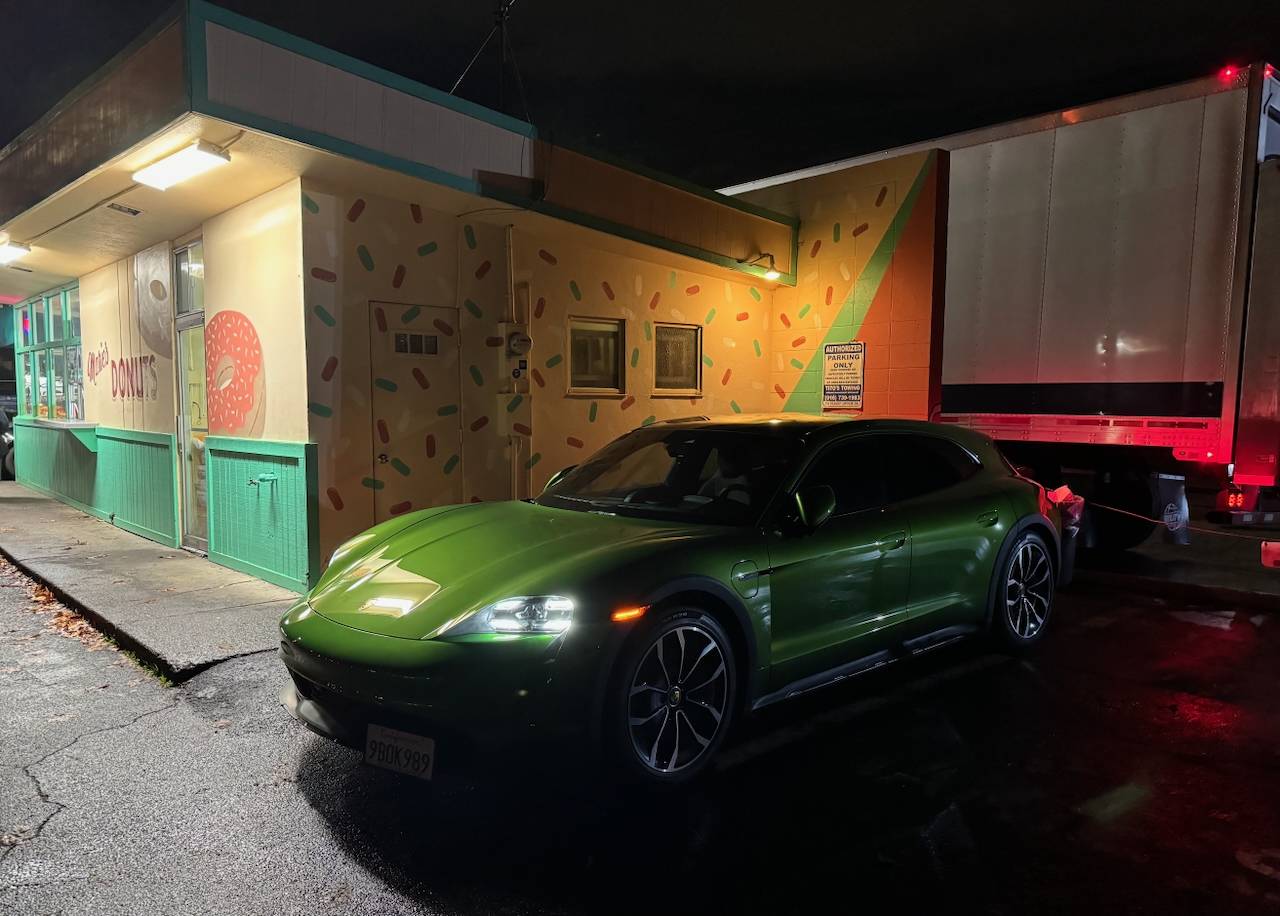 Porsche Taycan MAMBA GREEN Taycan Club Donuts