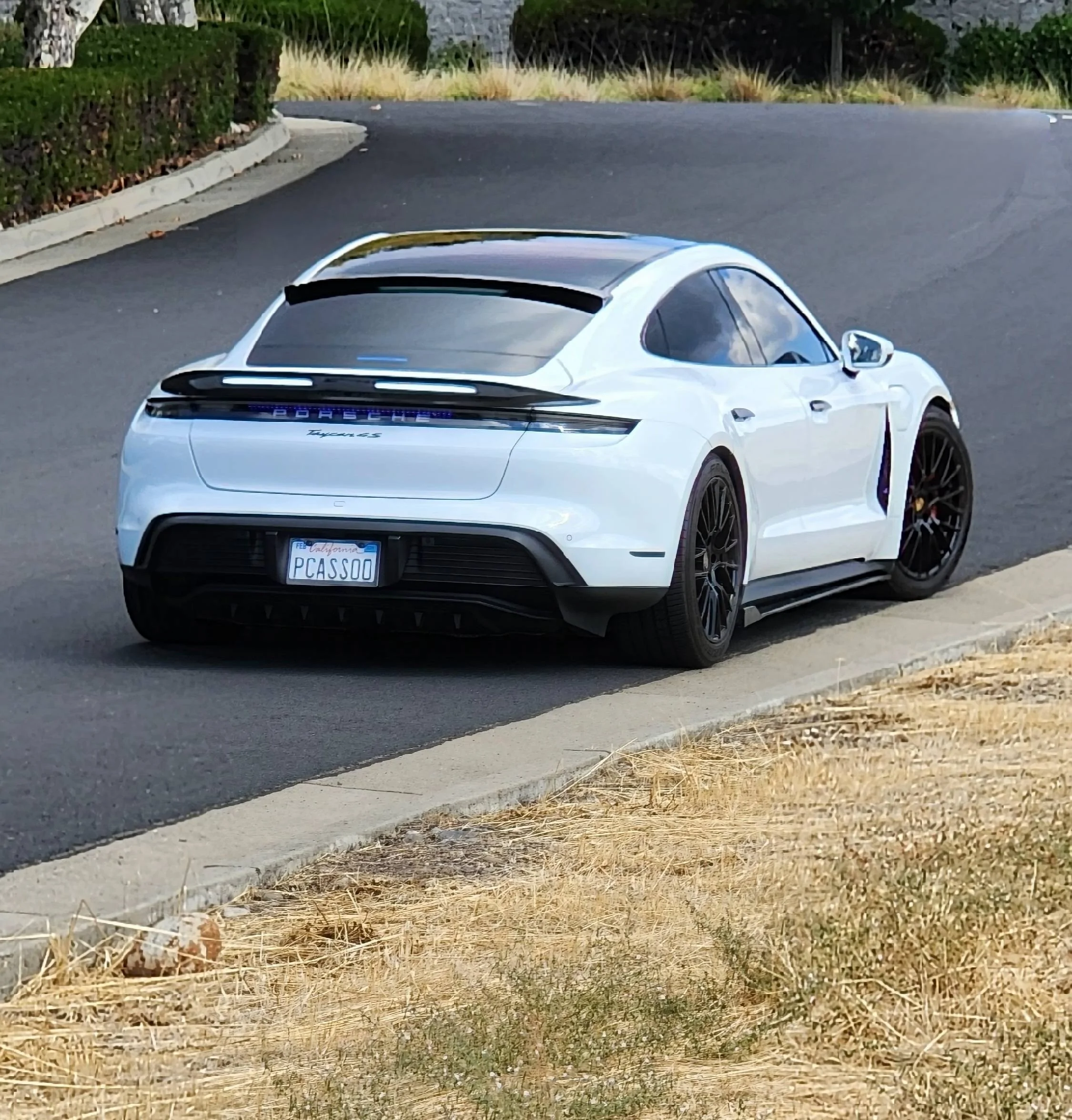Porsche Taycan Differences Taycan 4S - Turbo S Spoiler? 20231001_144654