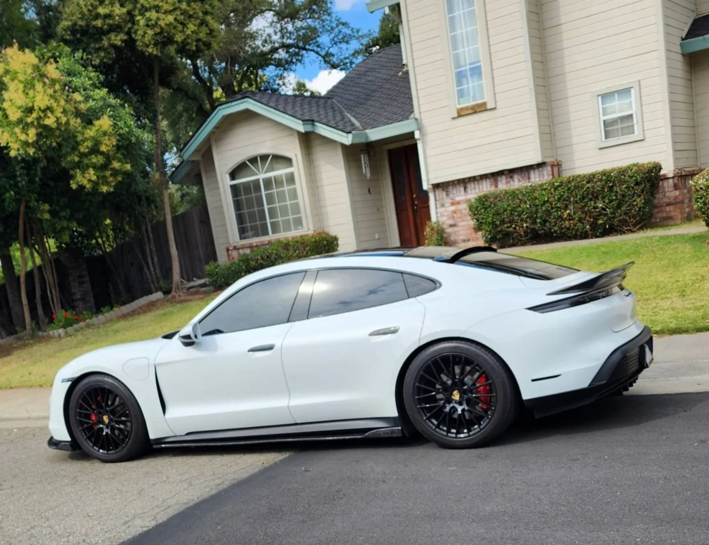 Porsche Taycan Differences Taycan 4S - Turbo S Spoiler? Screenshot_20240106_223707_Gallery