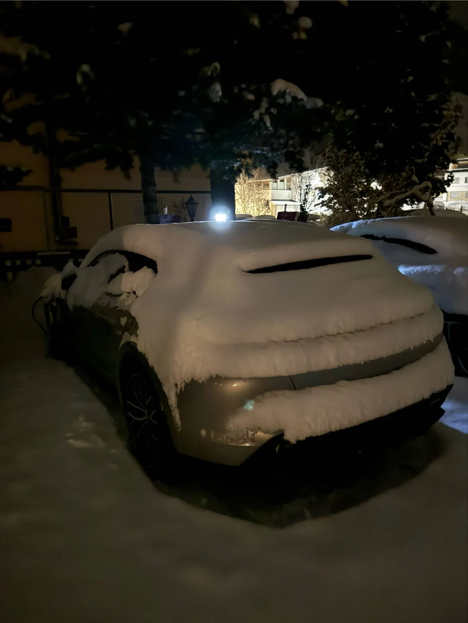Porsche Taycan Freezing temperatures & doors and trunk are stuck ?! IMG_0508