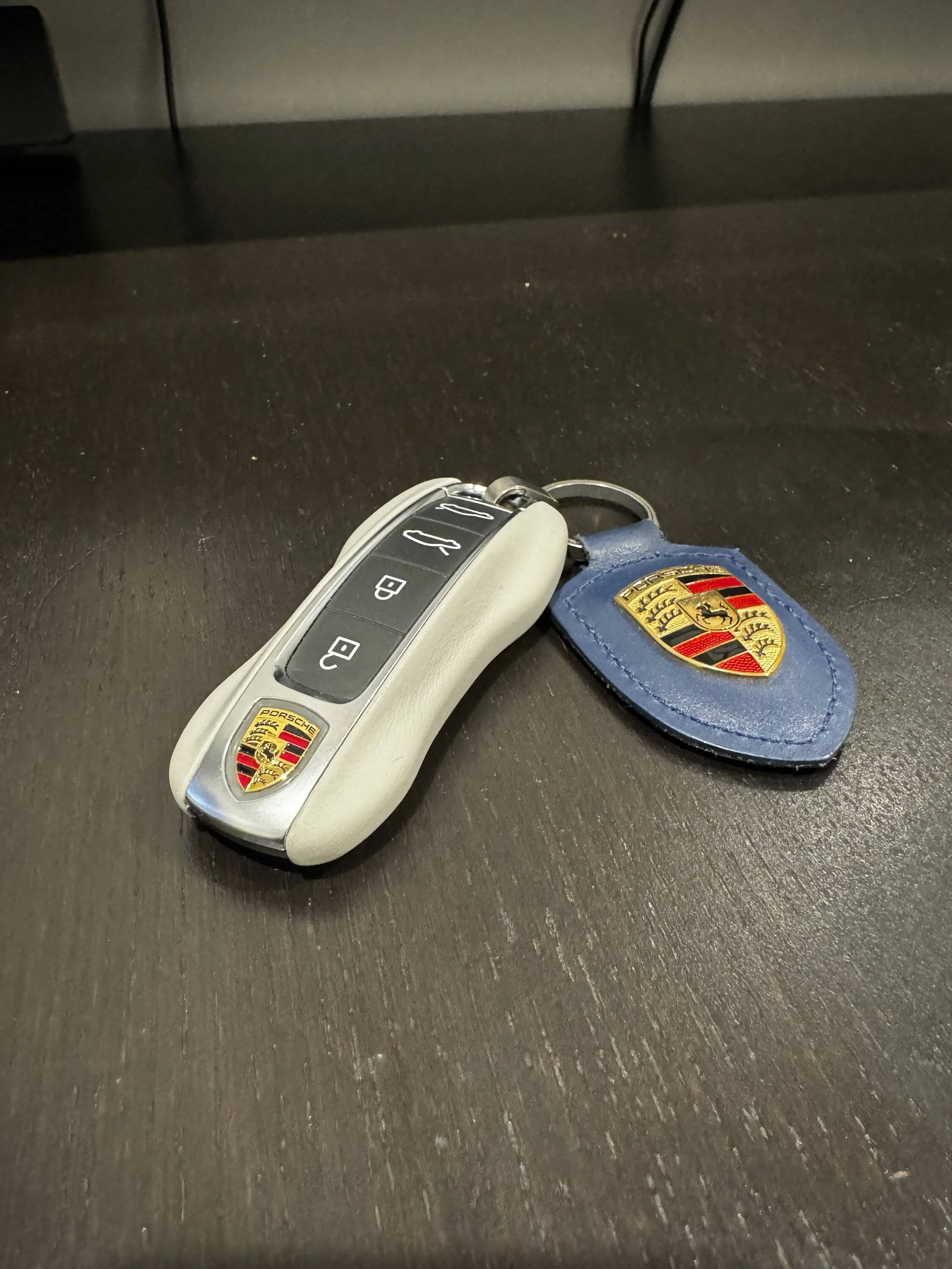 Porsche Taycan OK - let's see them! Key Fob IMG_2154
