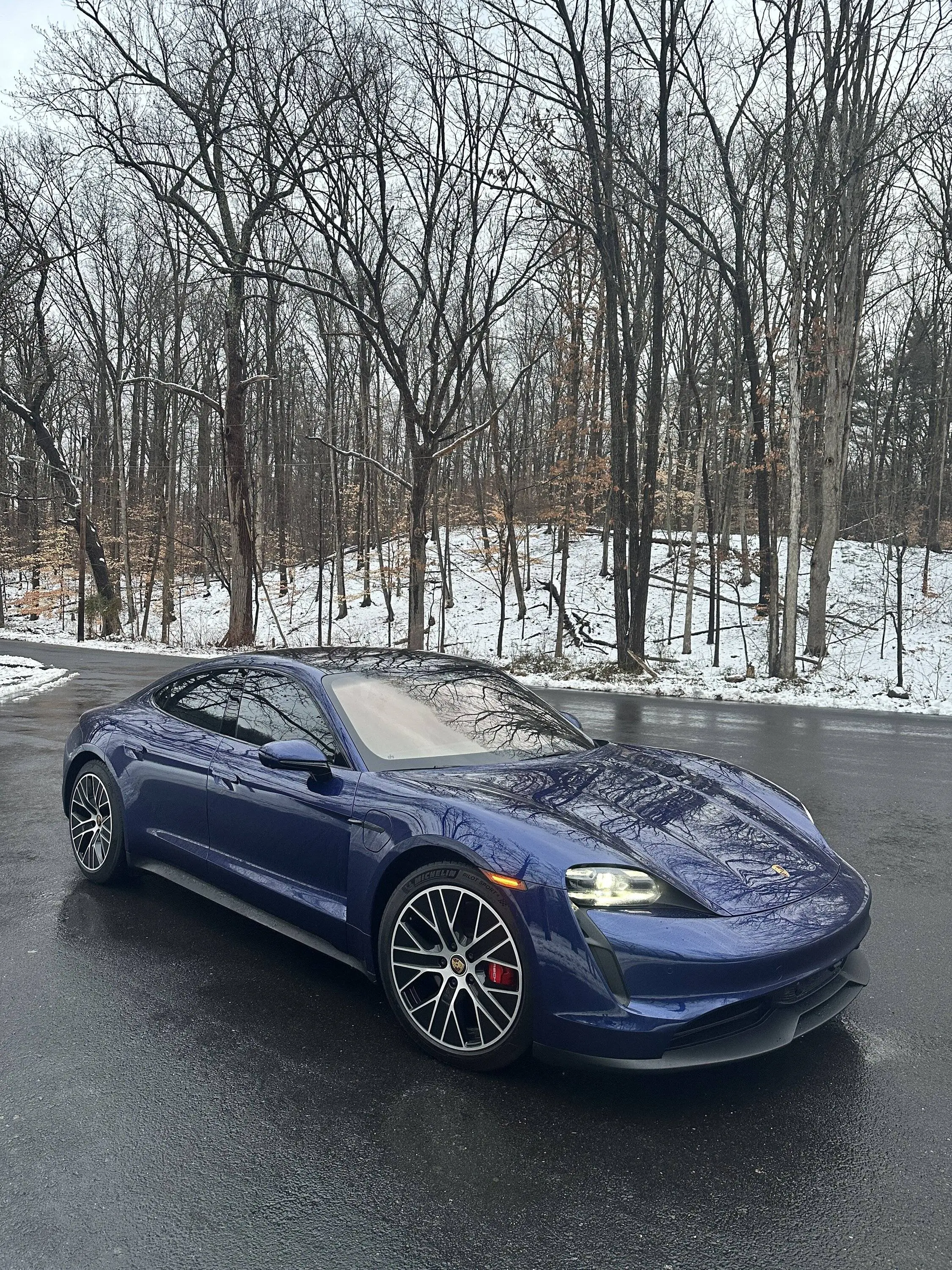 Porsche Taycan GENTIAN BLUE Taycan Club IMG_0118