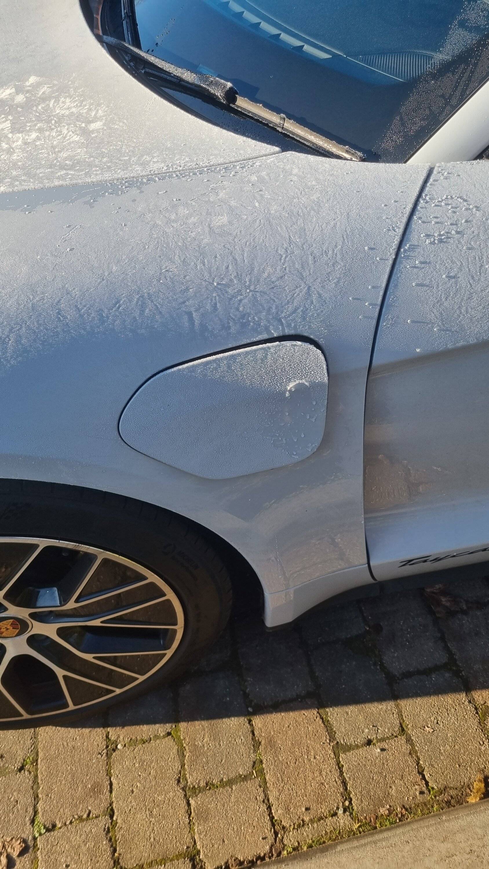 Porsche Taycan Charging port won’t open. 20231201_112357