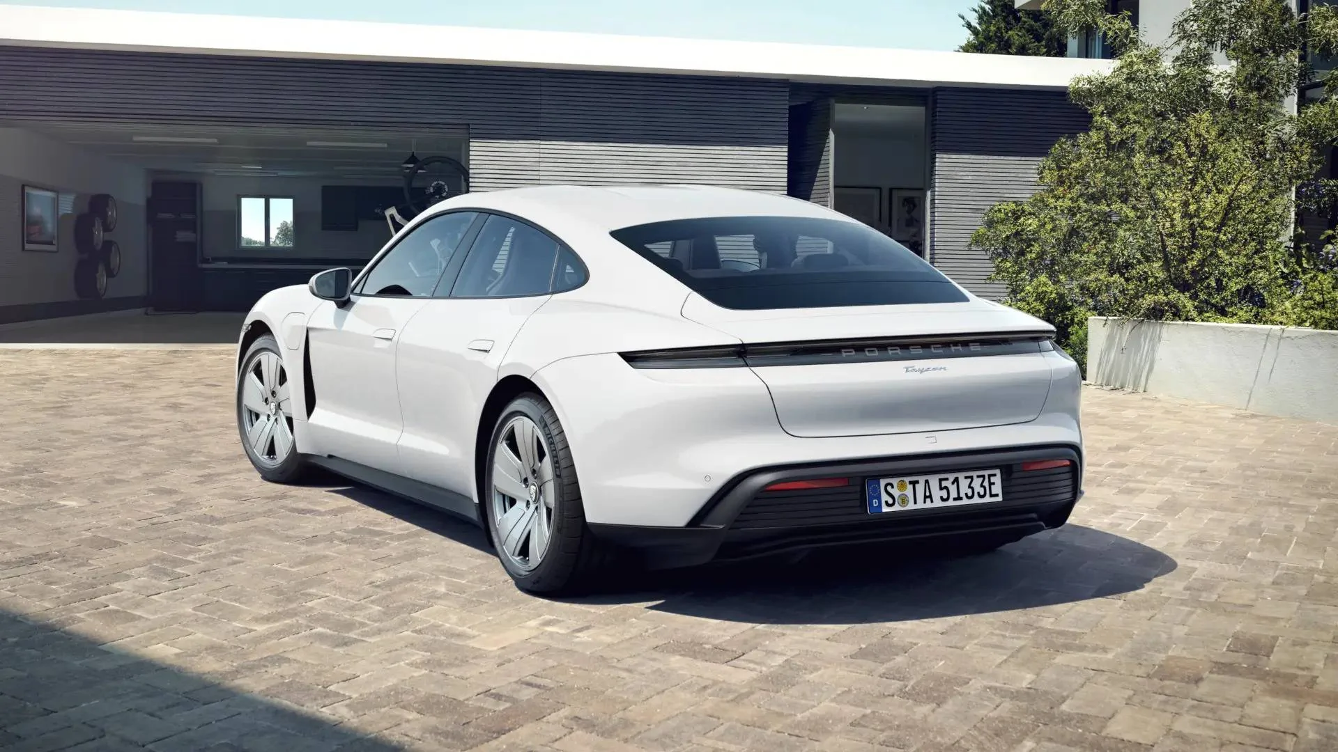 Porsche Taycan Different headlights iris-_1_