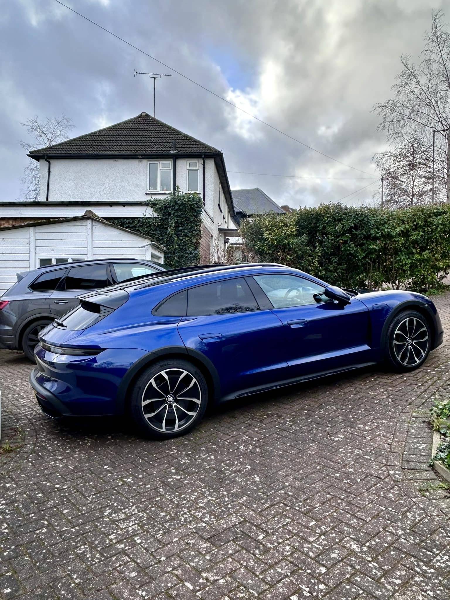 Porsche Taycan Feeling the blues 414354234_3743377822563561_3485113988895471930_n