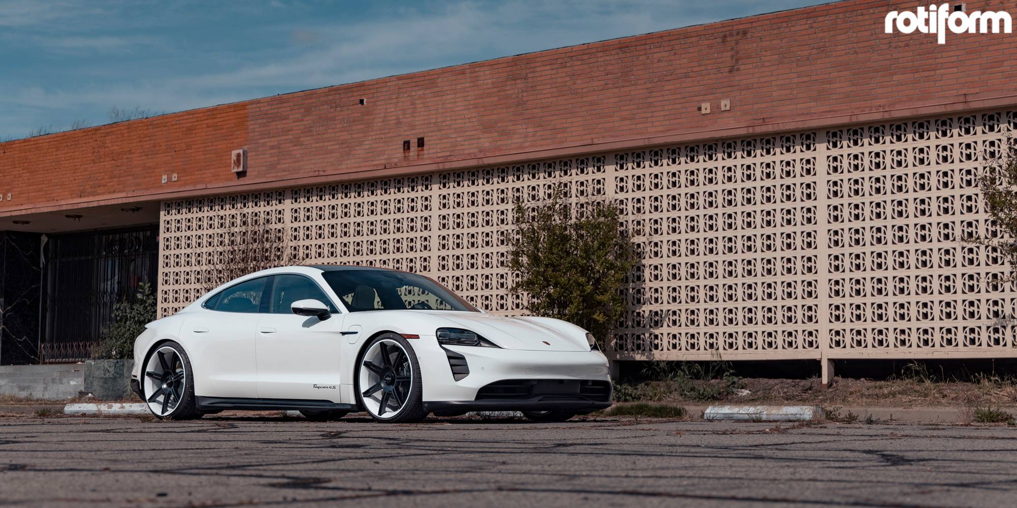 Porsche Taycan Why didn't Mission E make it into the final release? 20black%20spokes-2022%20porsche%20taycan2_gal_7915