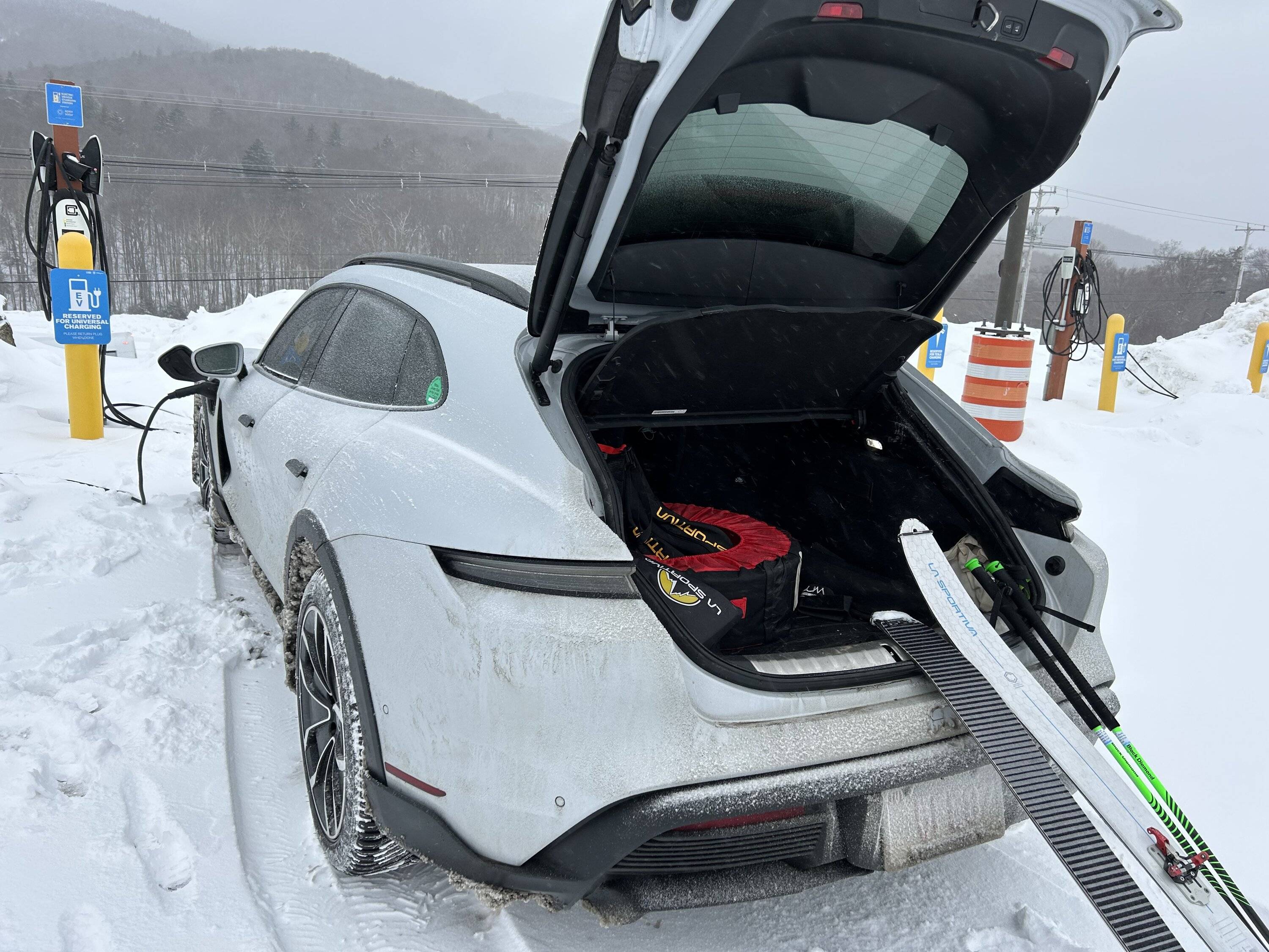 Porsche Taycan Extreme Winter Driving pros and cons with Taycan IMG-4574