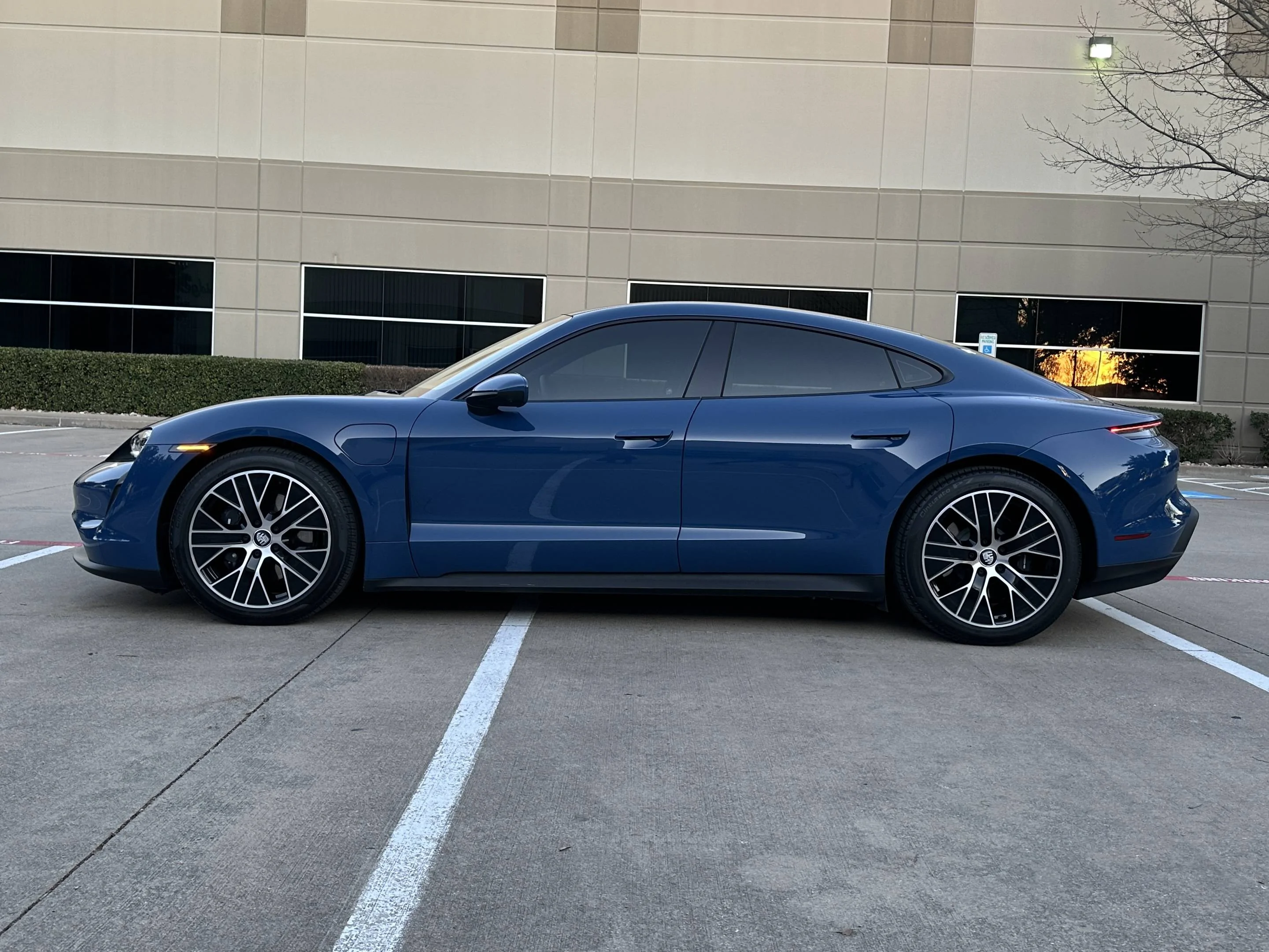Porsche Taycan NEPTUNE BLUE Taycan Club IMG_0357