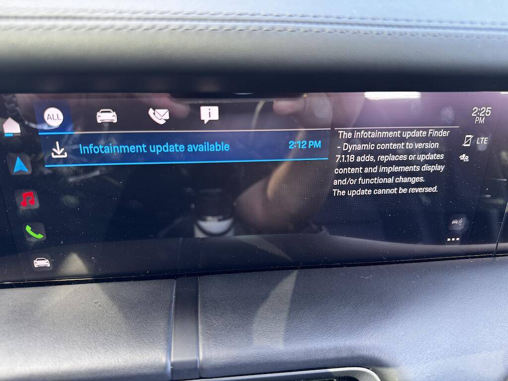 Porsche Taycan New OTA update today on "Finder - Dynamic content update" IMG_1266