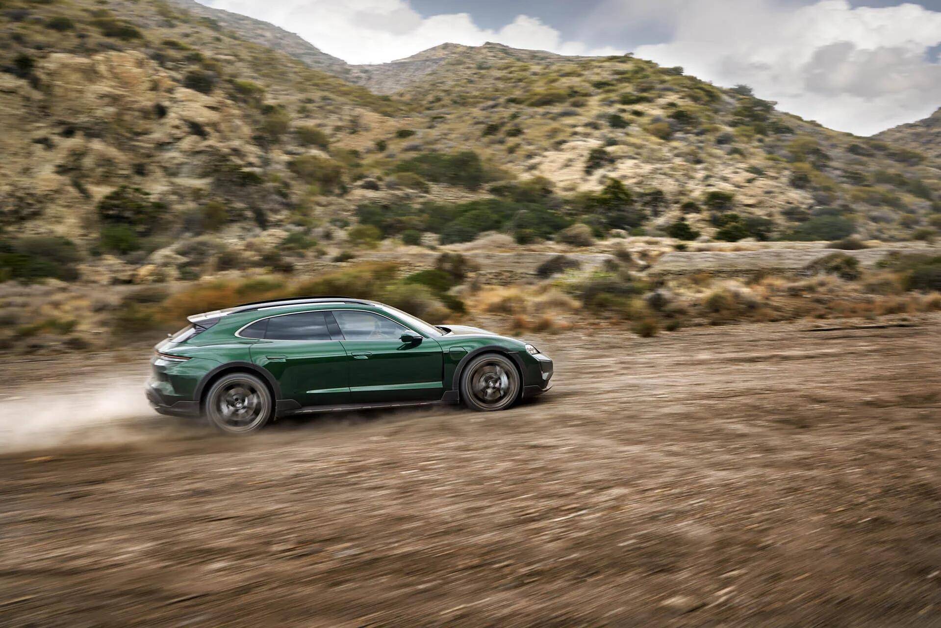 Porsche Taycan 🚨 2025 Taycan Officially Revealed! Specs, Wallpaper Photos, Videos & US Pricing porsche-taycan_100917177_h
