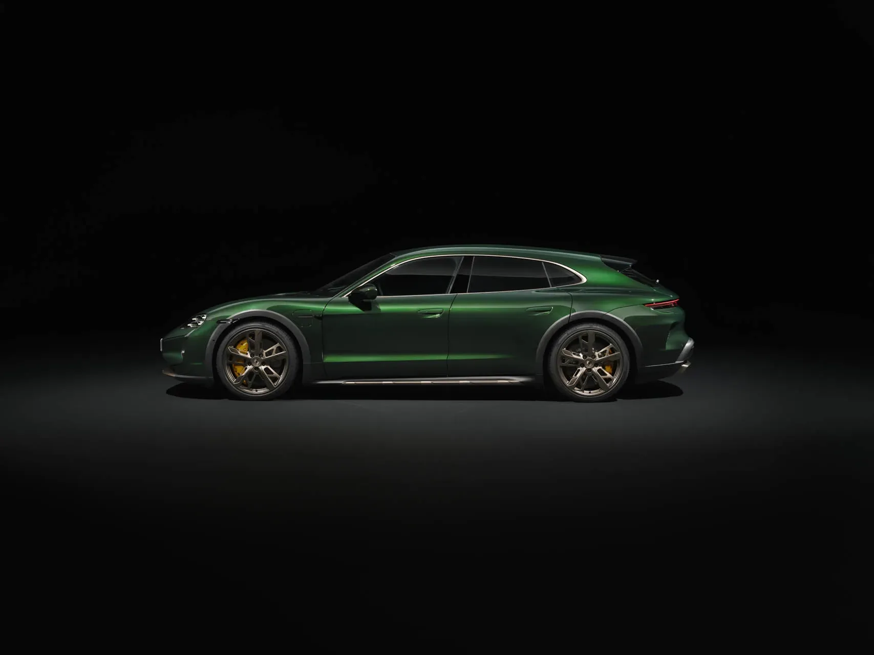 Porsche Taycan 🚨 2025 Taycan Officially Revealed! Specs, Wallpaper Photos, Videos & US Pricing porsche-taycan_100917190_h