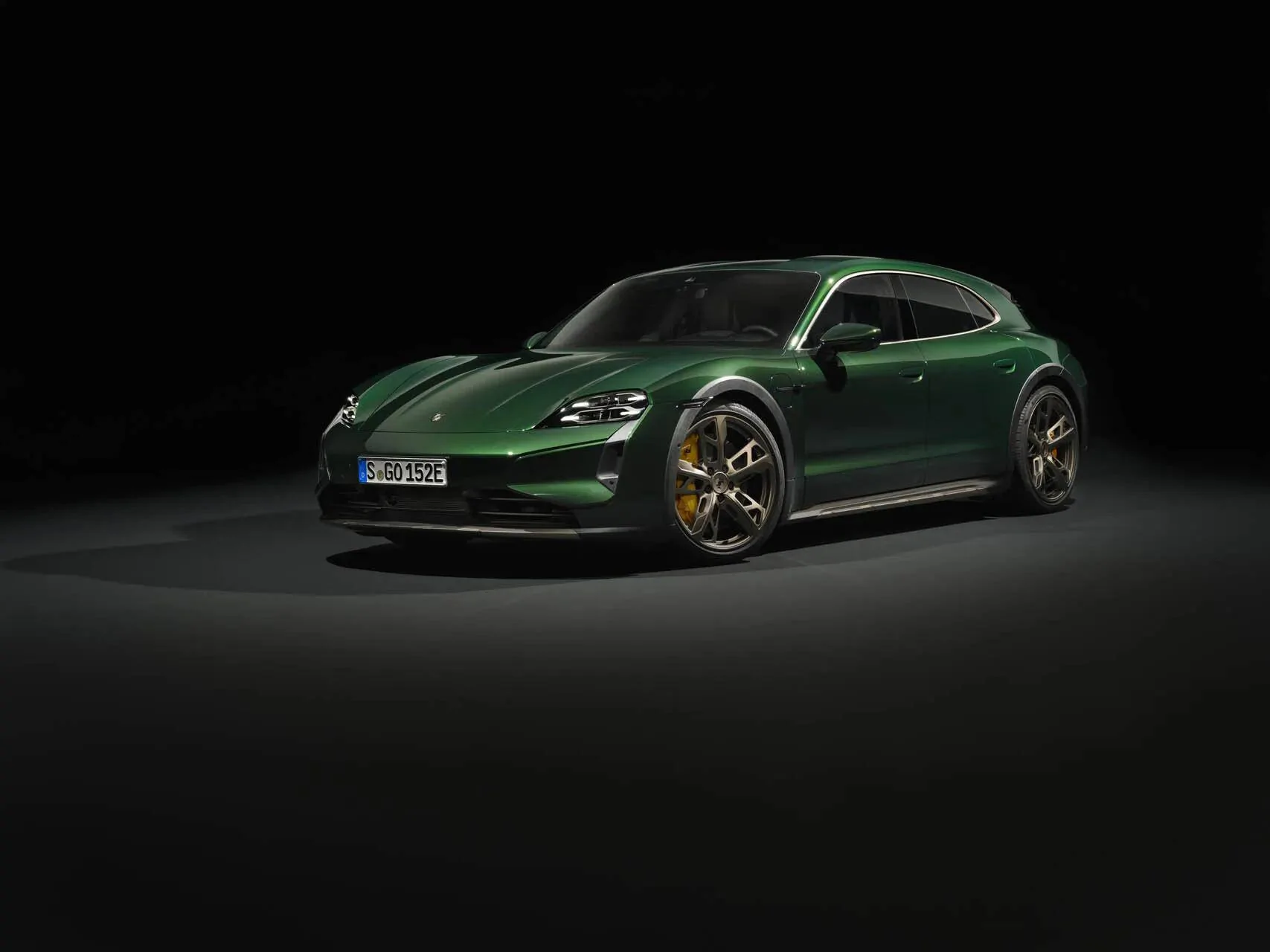 Porsche Taycan 🚨 2025 Taycan Officially Revealed! Specs, Wallpaper Photos, Videos & US Pricing porsche-taycan_100917189_h
