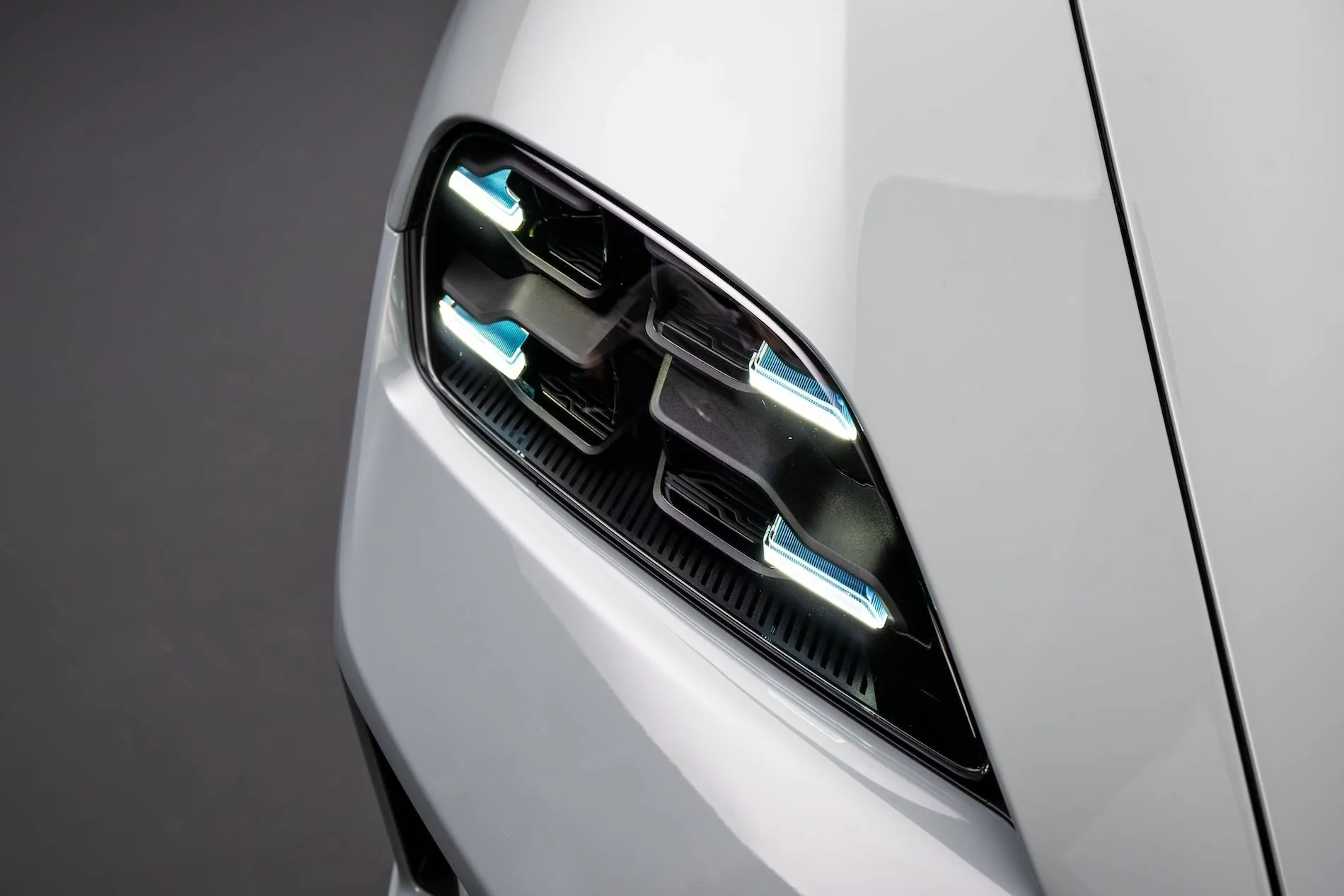 Porsche Taycan 🚨 2025 Taycan Officially Revealed! Specs, Wallpaper Photos, Videos & US Pricing porsche-taycan-0168-65c2462476d59