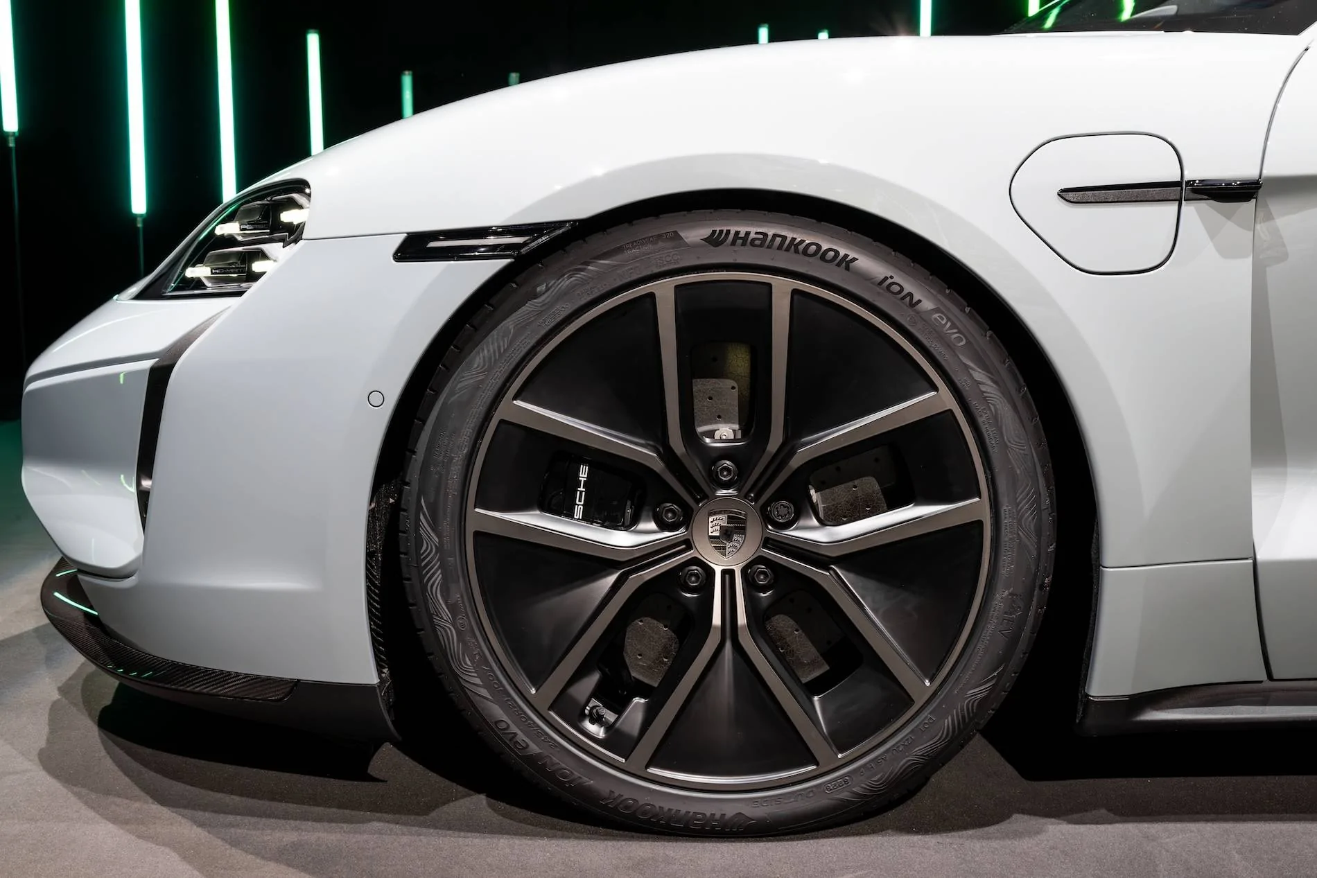 Porsche Taycan 🚨 2025 Taycan Officially Revealed! Specs, Wallpaper Photos, Videos & US Pricing porsche-taycan-0170-65c2461c2e7c3