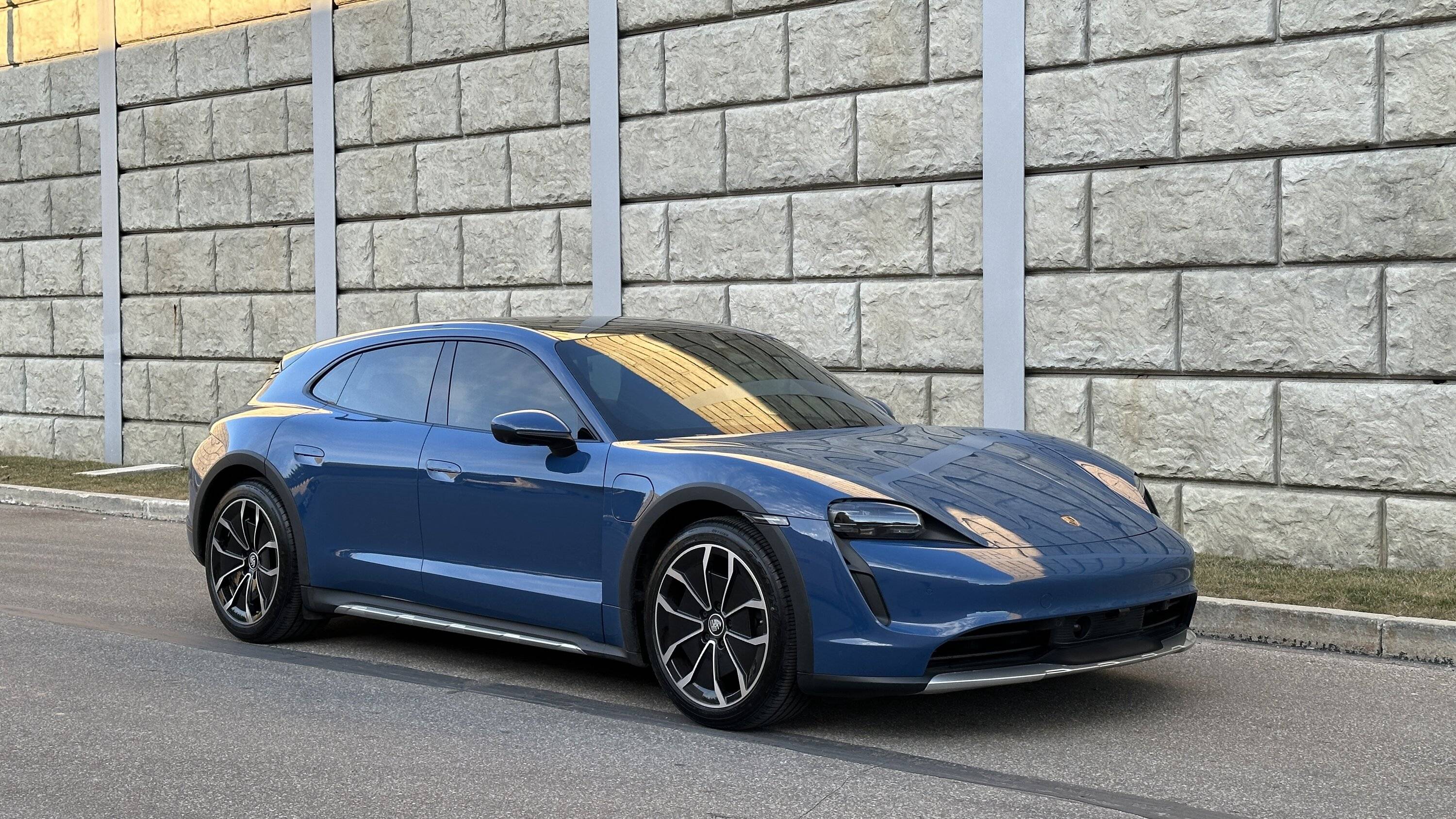 Porsche Taycan (TRADED IN) :: 2021 Porsche Taycan 4 Cross Turismo - Neptune Blue (Ohio USA) IMG_6908