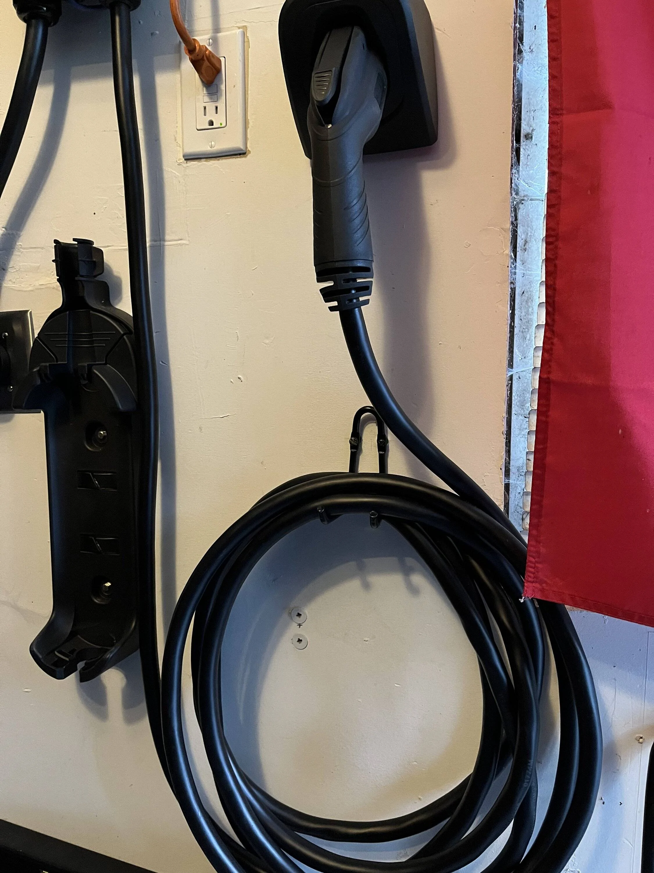 Porsche Taycan Cable management. 20240209_162202737_iOS