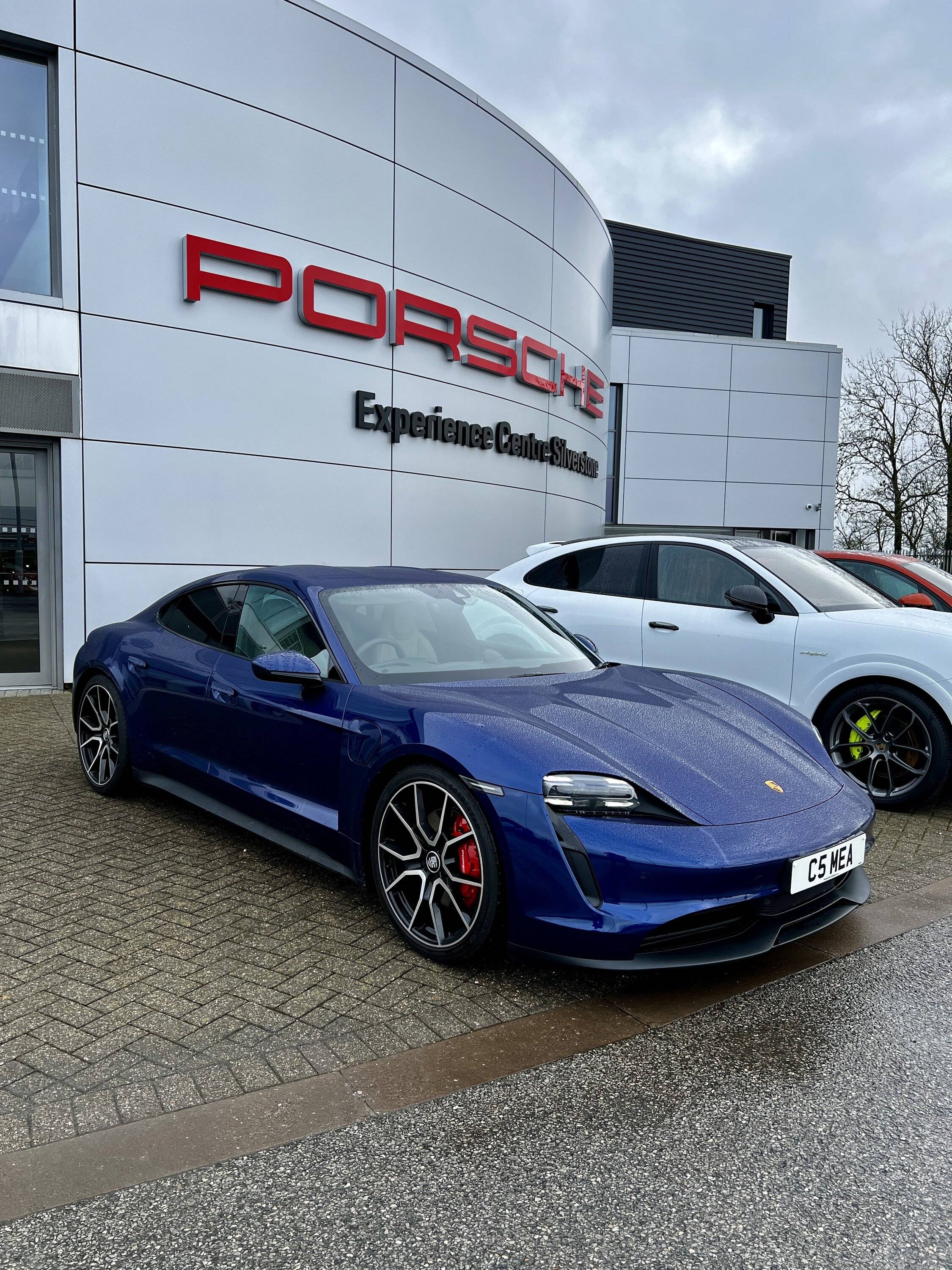 Porsche Taycan GENTIAN BLUE Taycan Club Taycan4S 2024