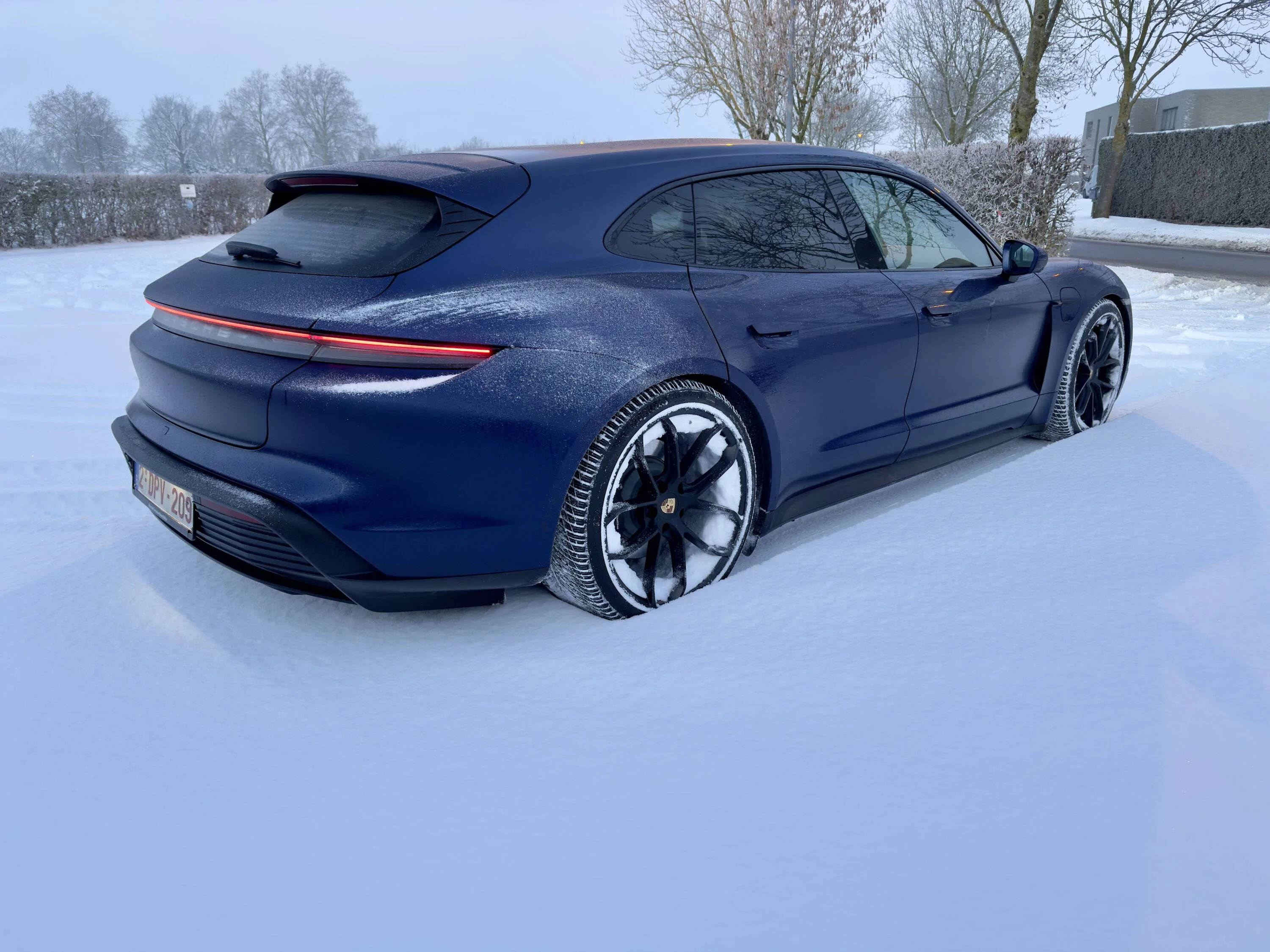 Porsche Taycan GENTIAN BLUE Taycan Club IMG_2384
