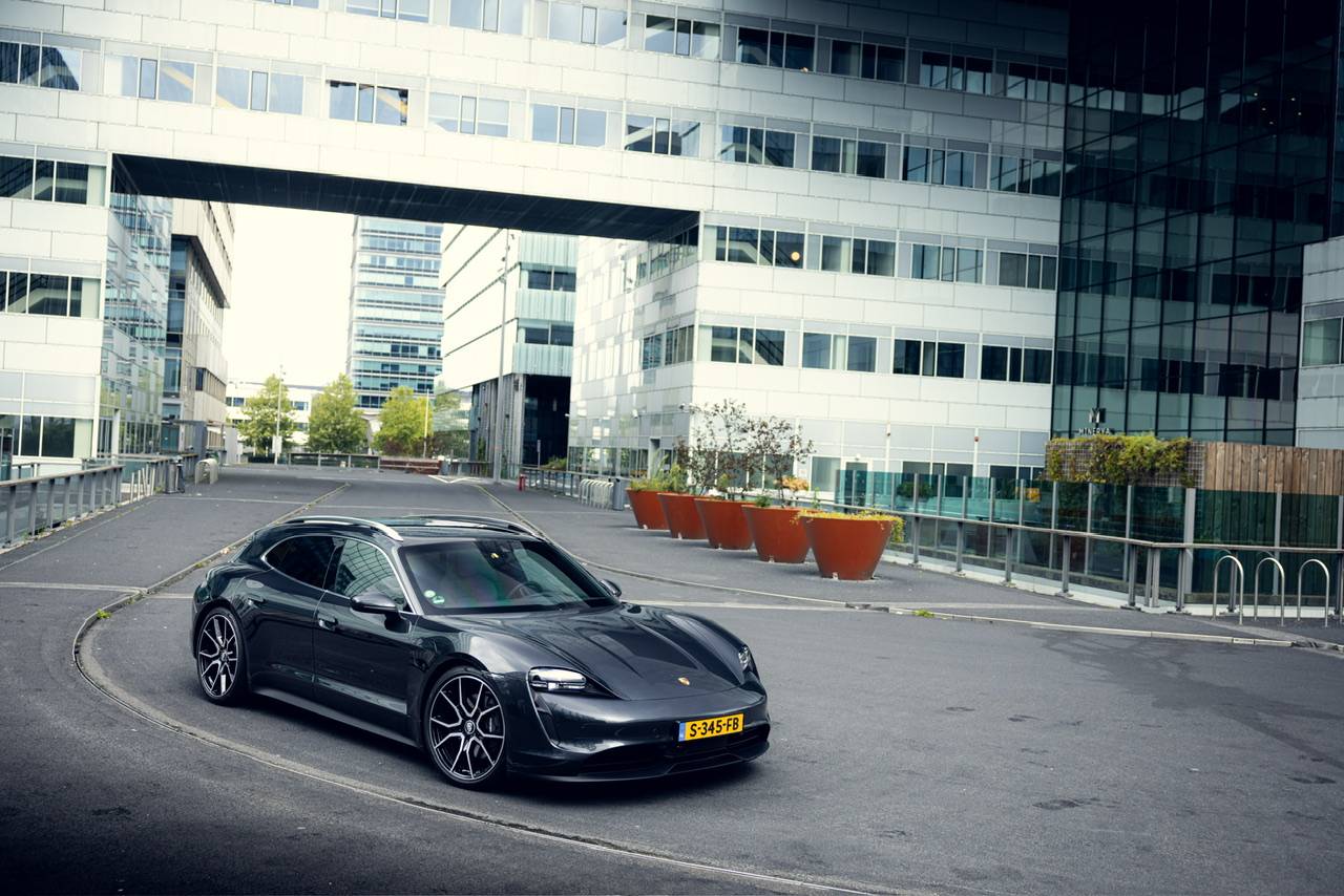 Porsche Taycan VOLCANO GREY Taycan Club IMG_5490