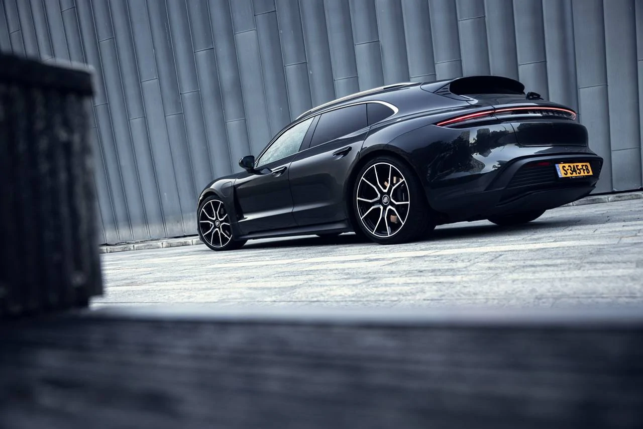 Porsche Taycan VOLCANO GREY Taycan Club IMG_3899