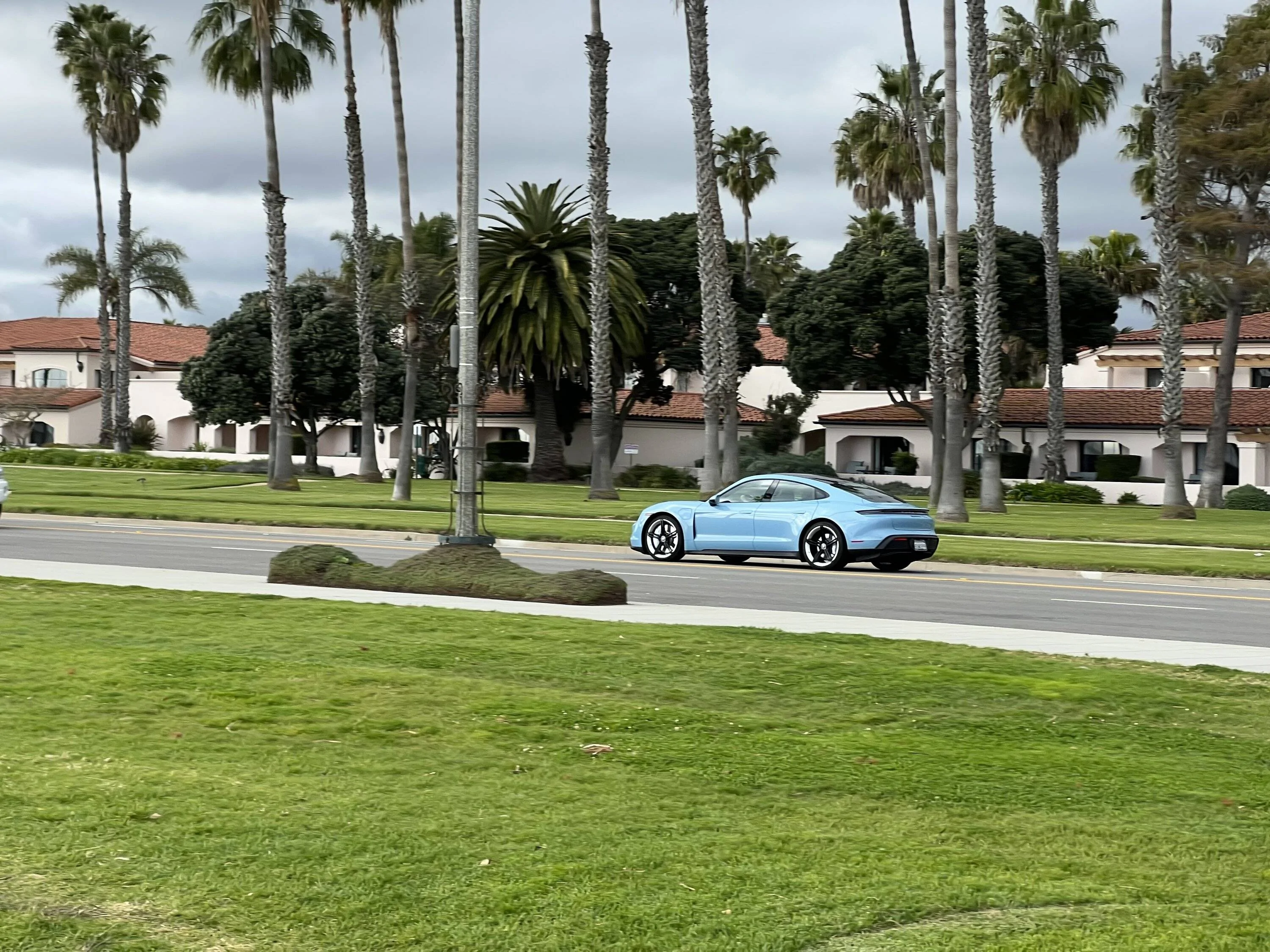Porsche Taycan FROZEN BLUE Taycan Club IMG_8242