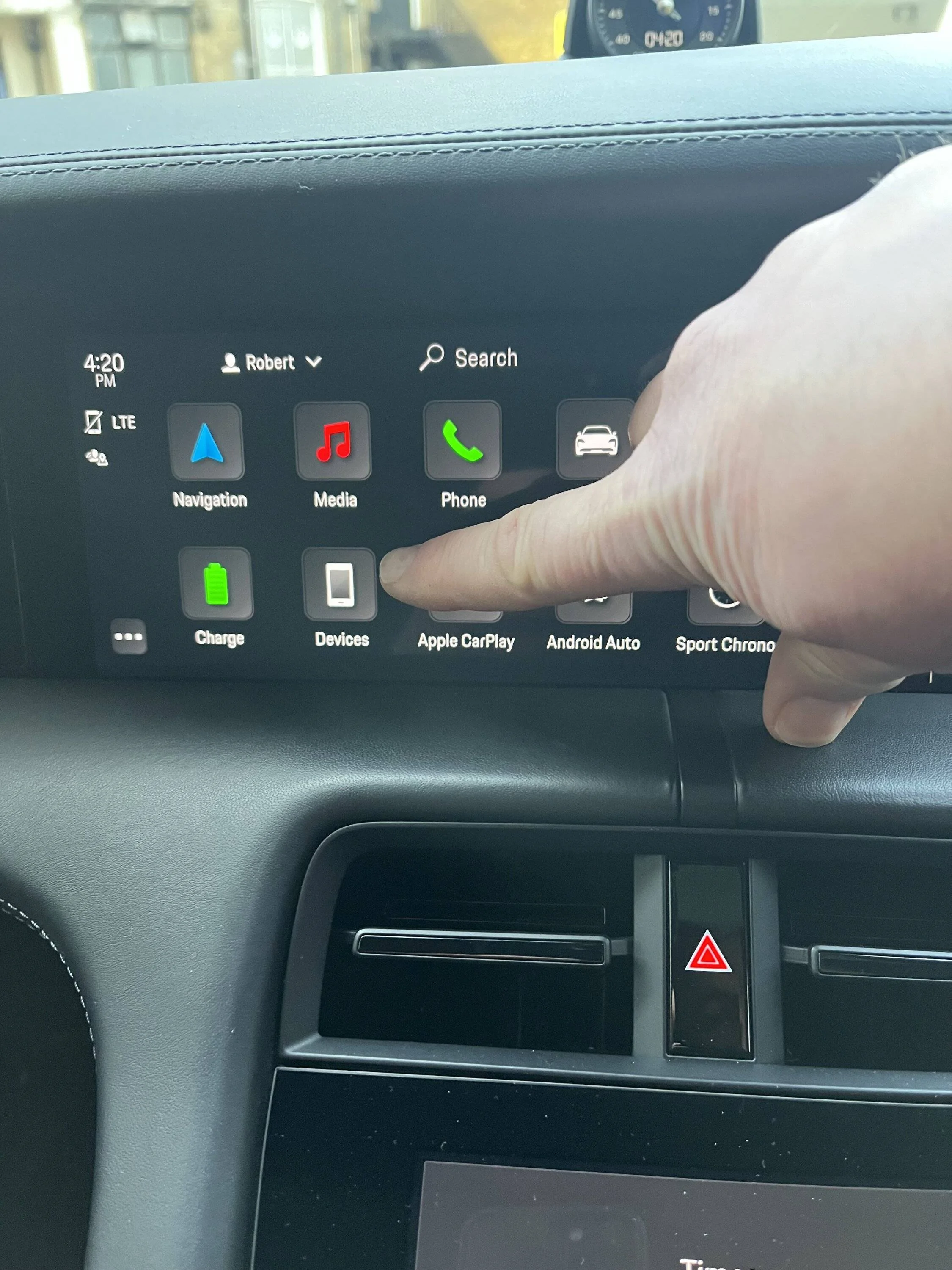 Porsche Taycan Wireless apple carplay 1708359771312