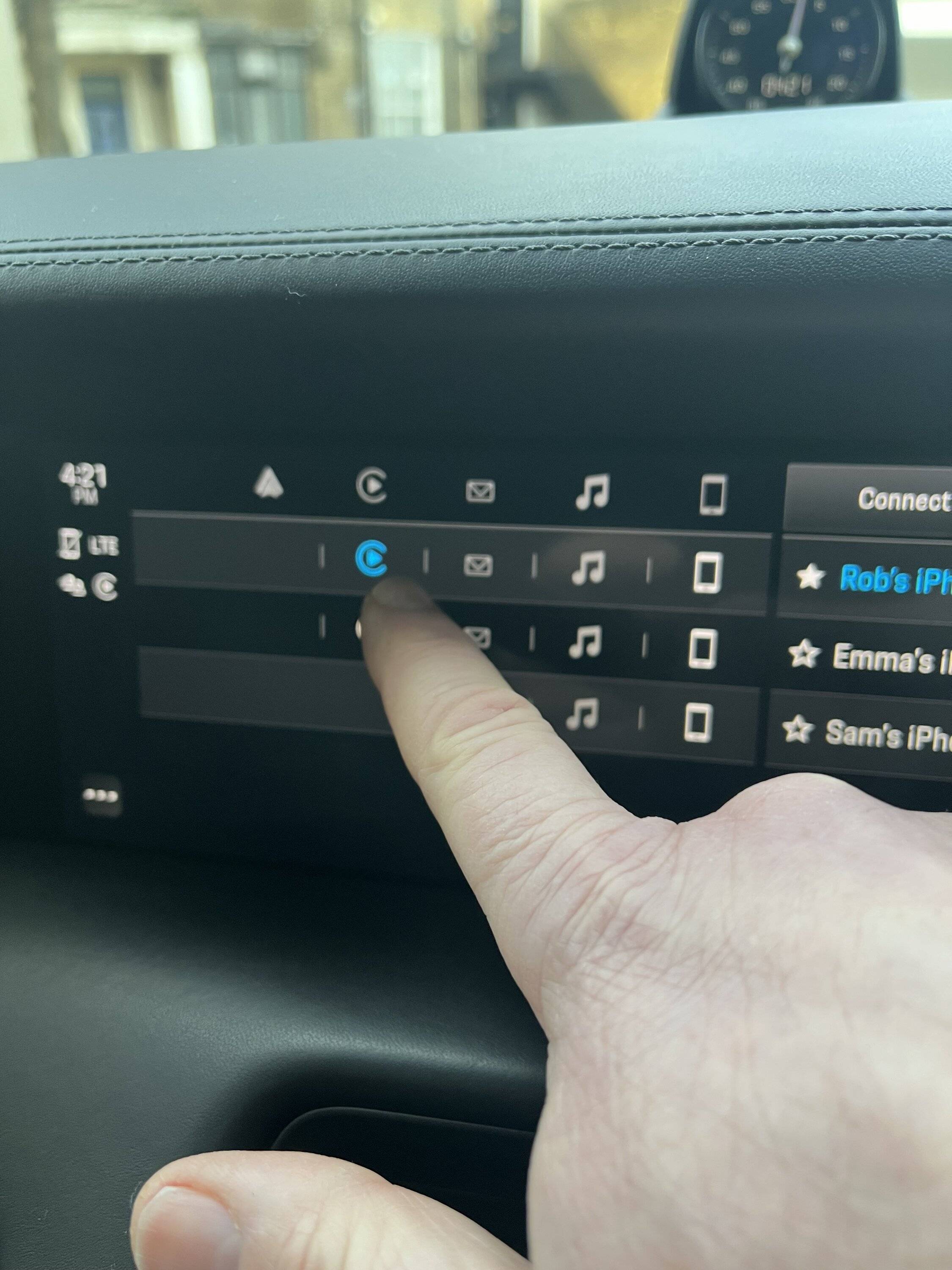 Porsche Taycan Wireless apple carplay 1708359808038