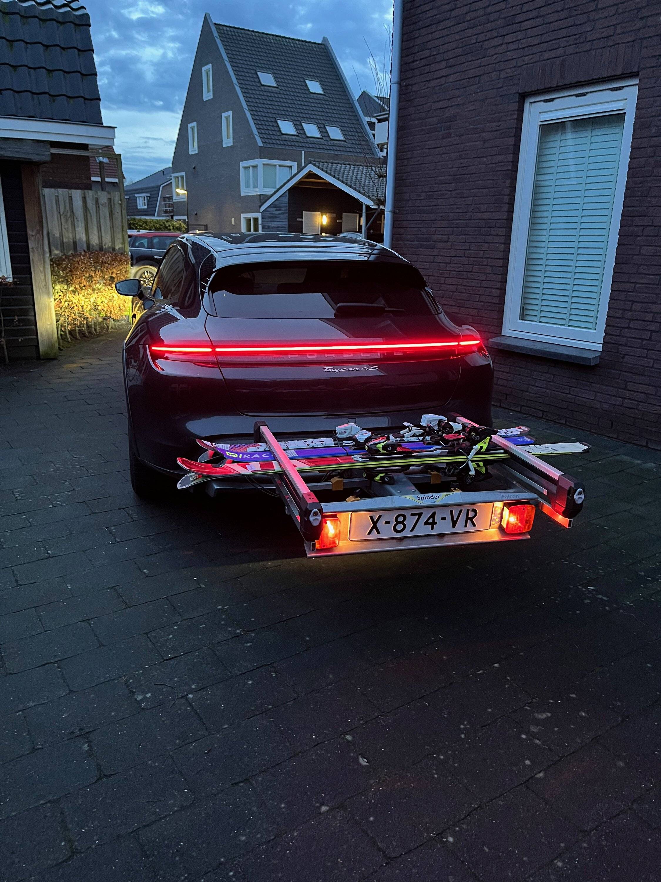 Porsche Taycan roof box recommendation? IMG_6719